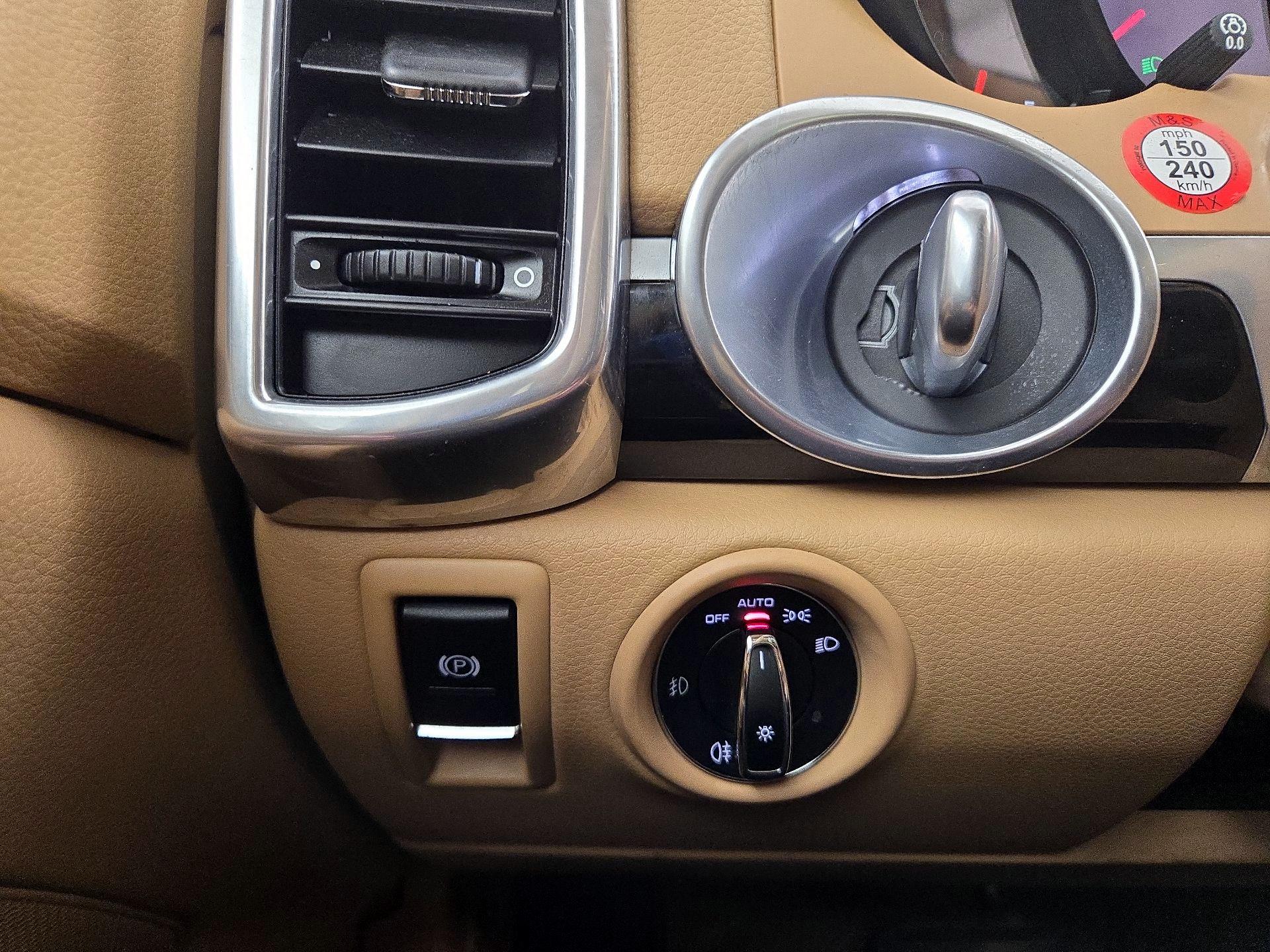Thumbnail: 2016 Porsche Cayenne - 13