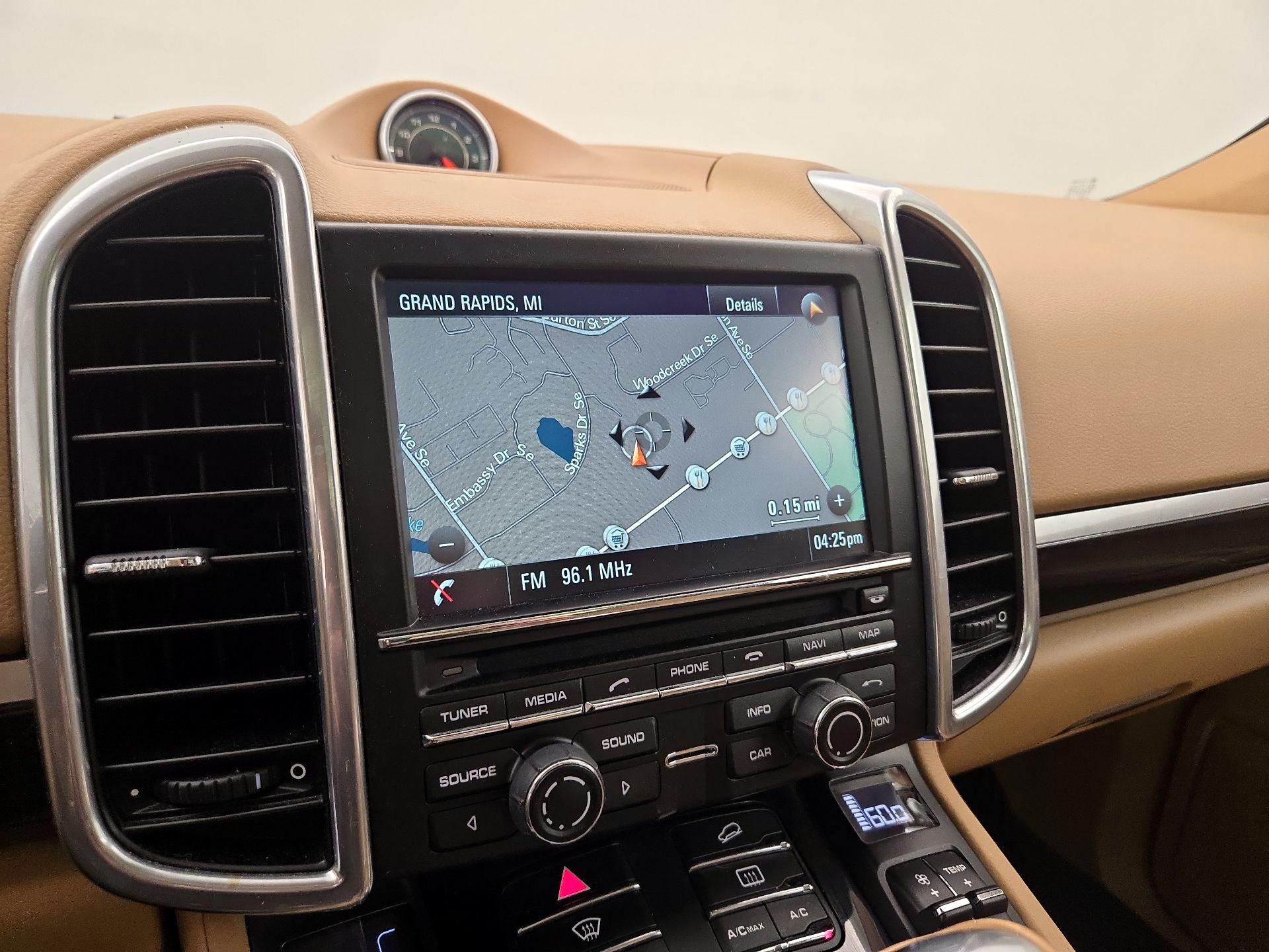 Thumbnail: 2016 Porsche Cayenne - 14
