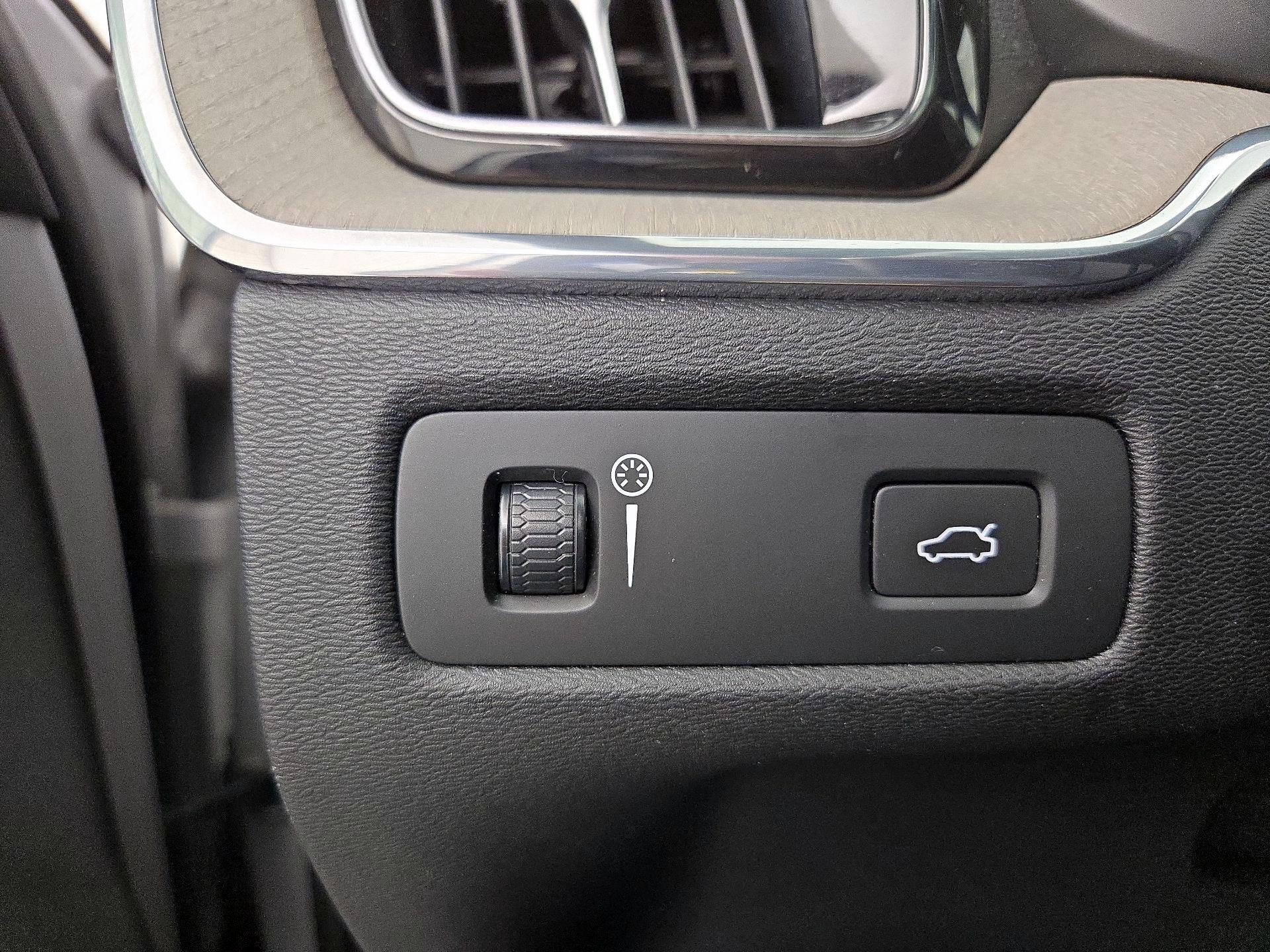 Thumbnail: 2020 Volvo XC60 - 13