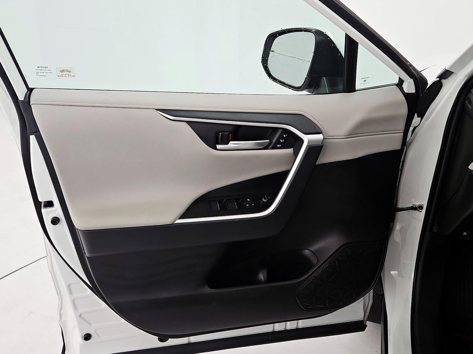 2024 Toyota RAV4 Limited - Photo 13
