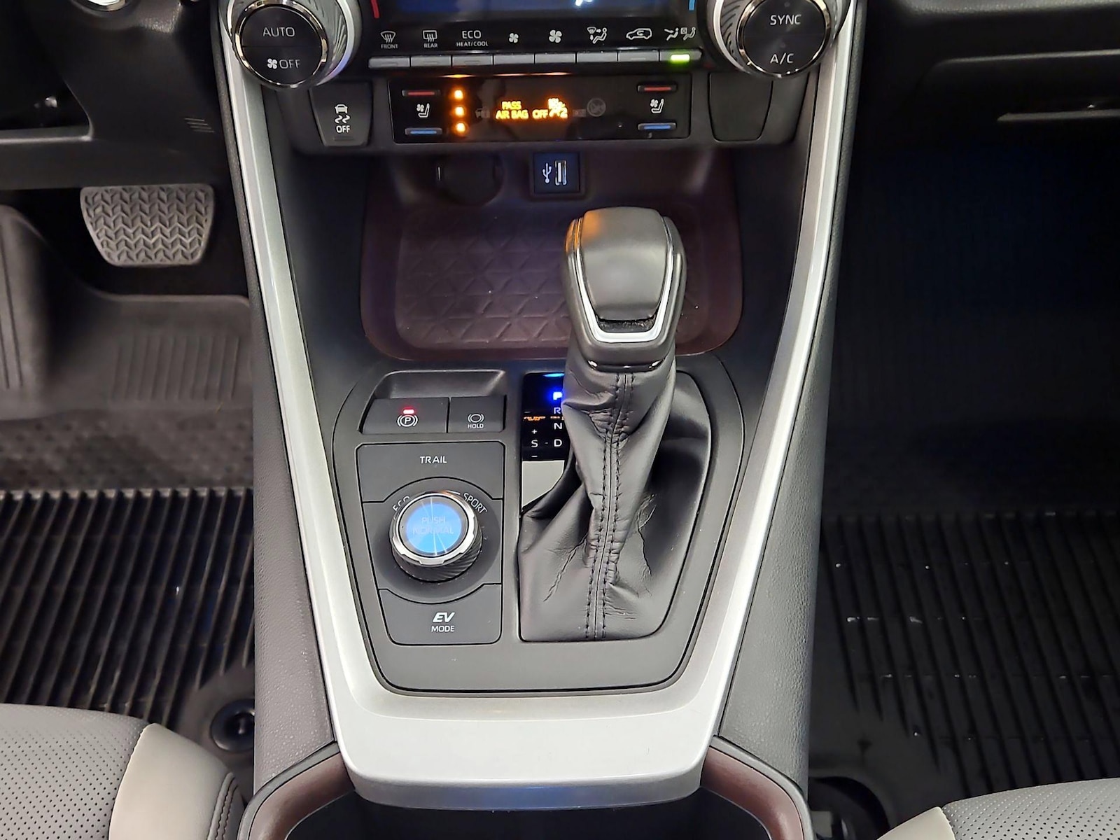 2024 Toyota RAV4 Limited - Photo 18