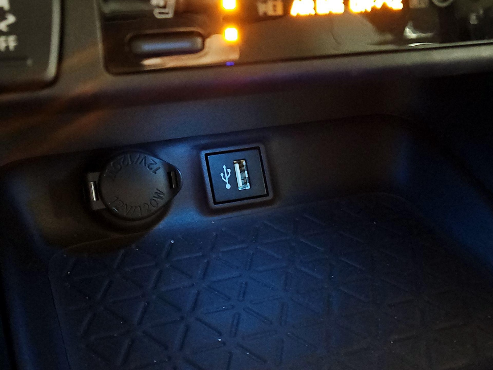 2024 Toyota RAV4 Limited - Photo 19
