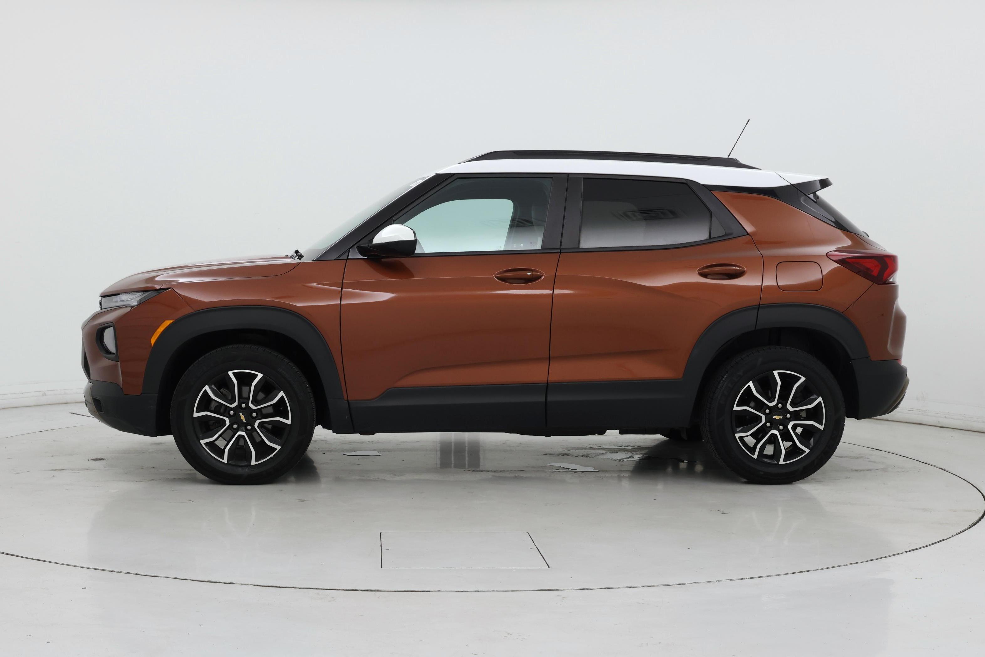 Thumbnail: 2021 Chevrolet TrailBlazer - 3