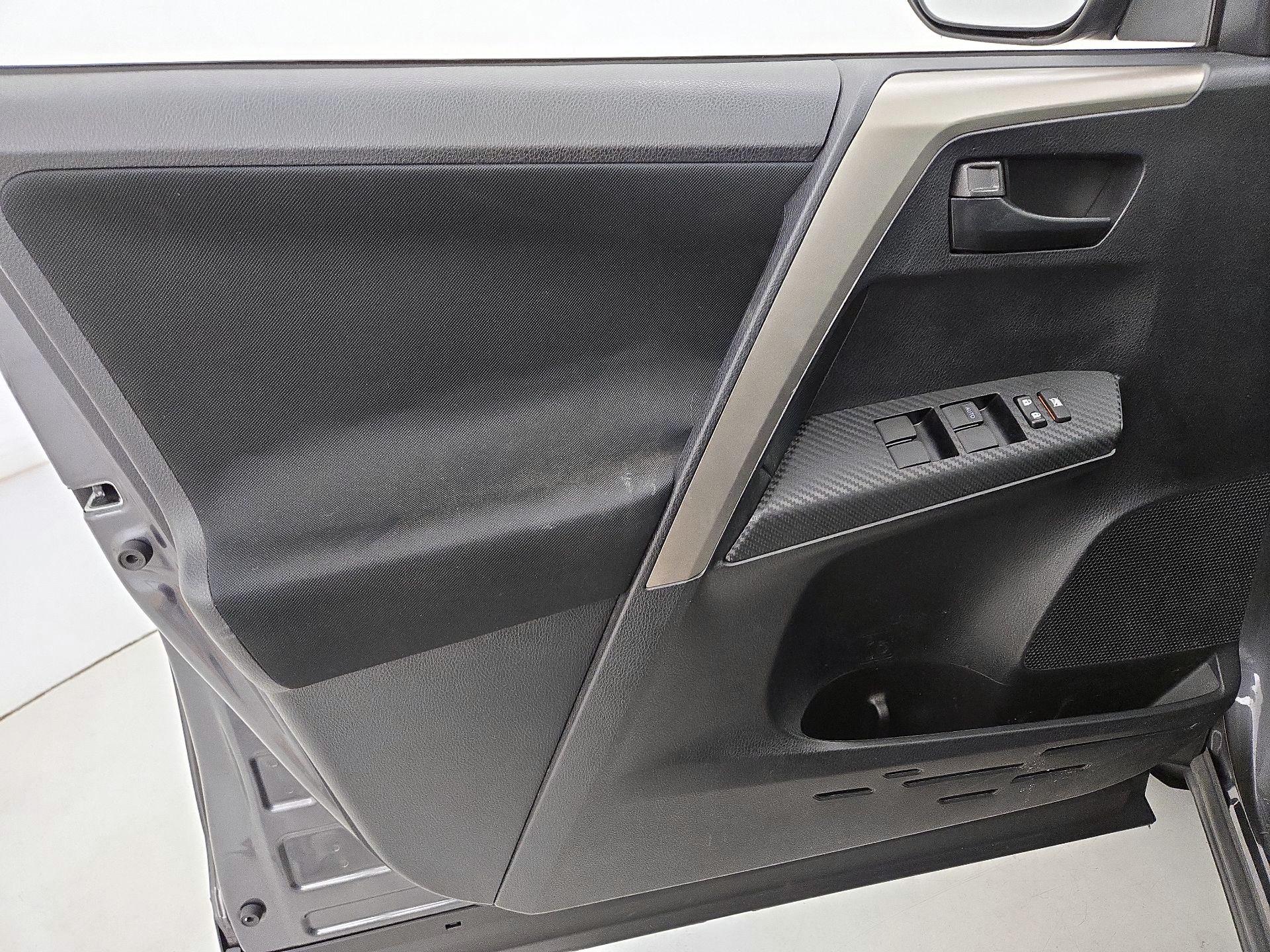 Thumbnail: 2014 Toyota RAV4 - 12