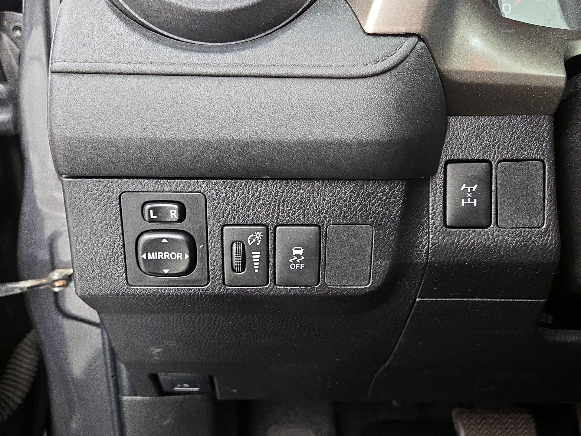 Thumbnail: 2014 Toyota RAV4 - 13