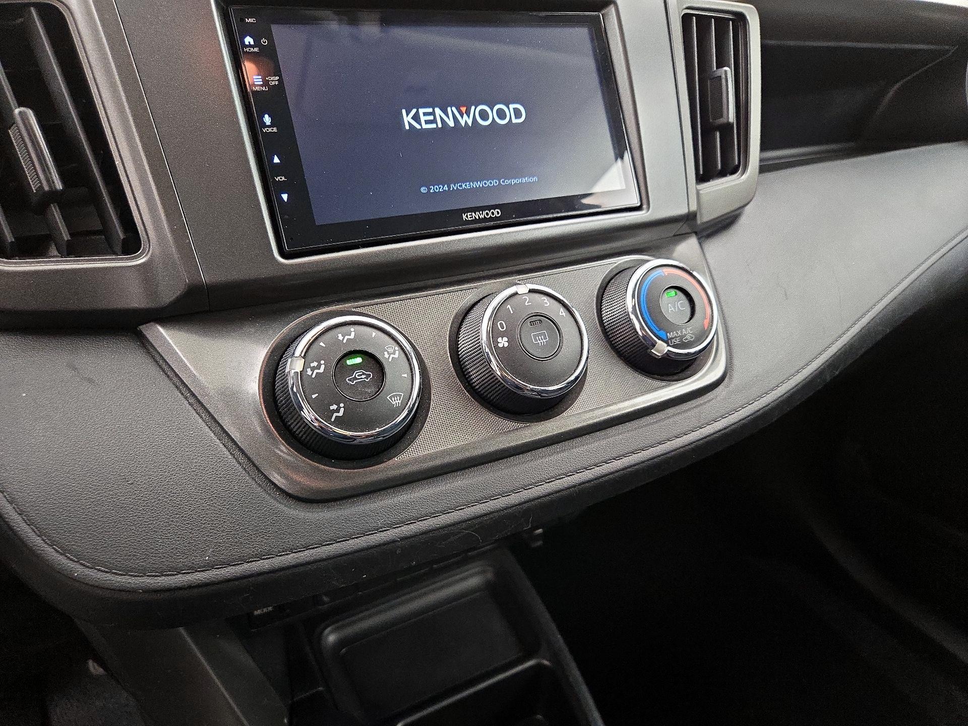 Thumbnail: 2014 Toyota RAV4 - 16