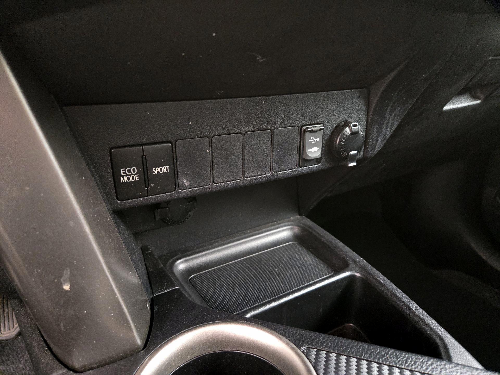 Thumbnail: 2014 Toyota RAV4 - 18