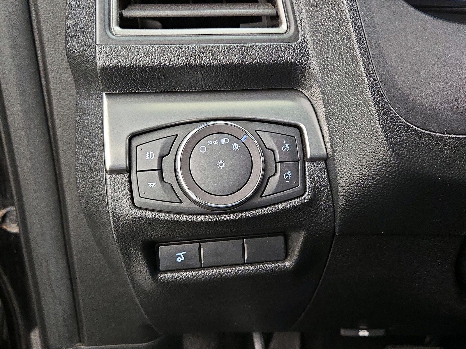 2019 Ford Explorer XLT - Photo 14