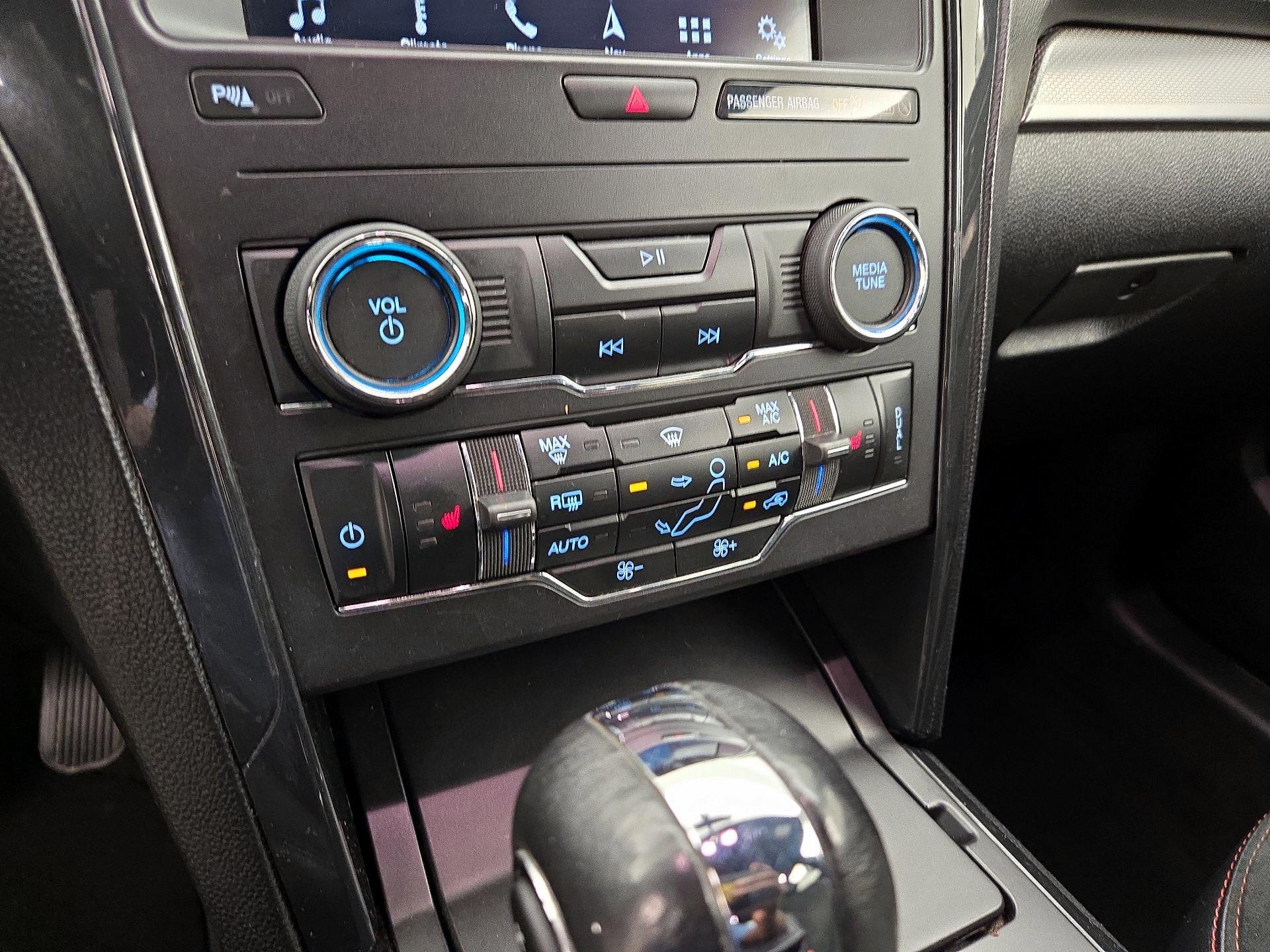 Thumbnail: 2019 Ford Explorer - 17