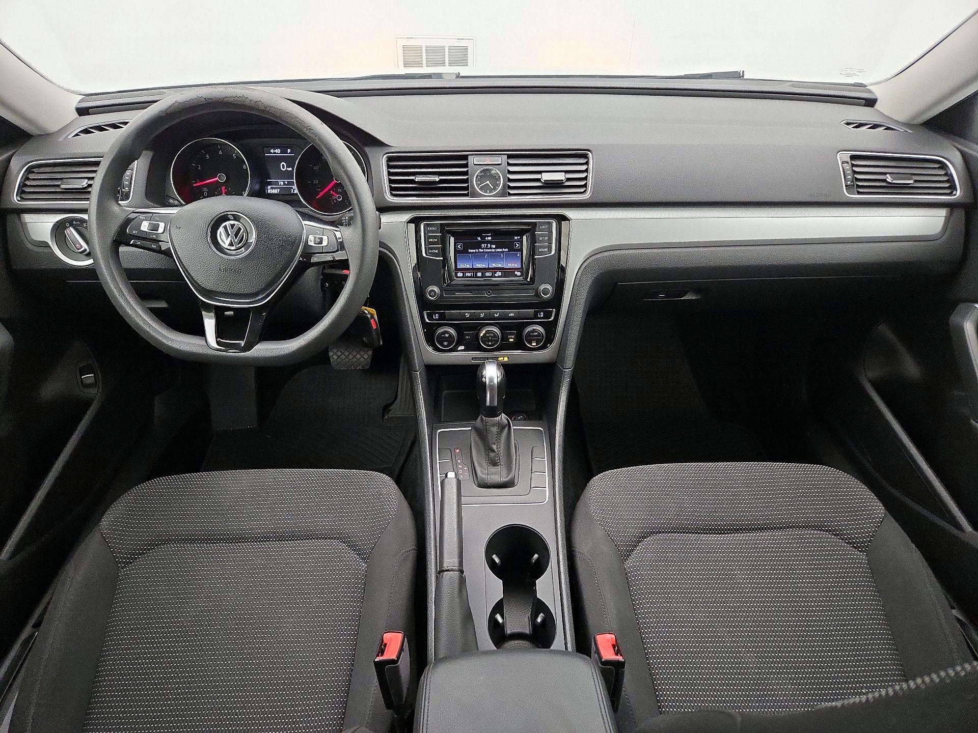 Thumbnail: 2017 Volkswagen Passat - 9