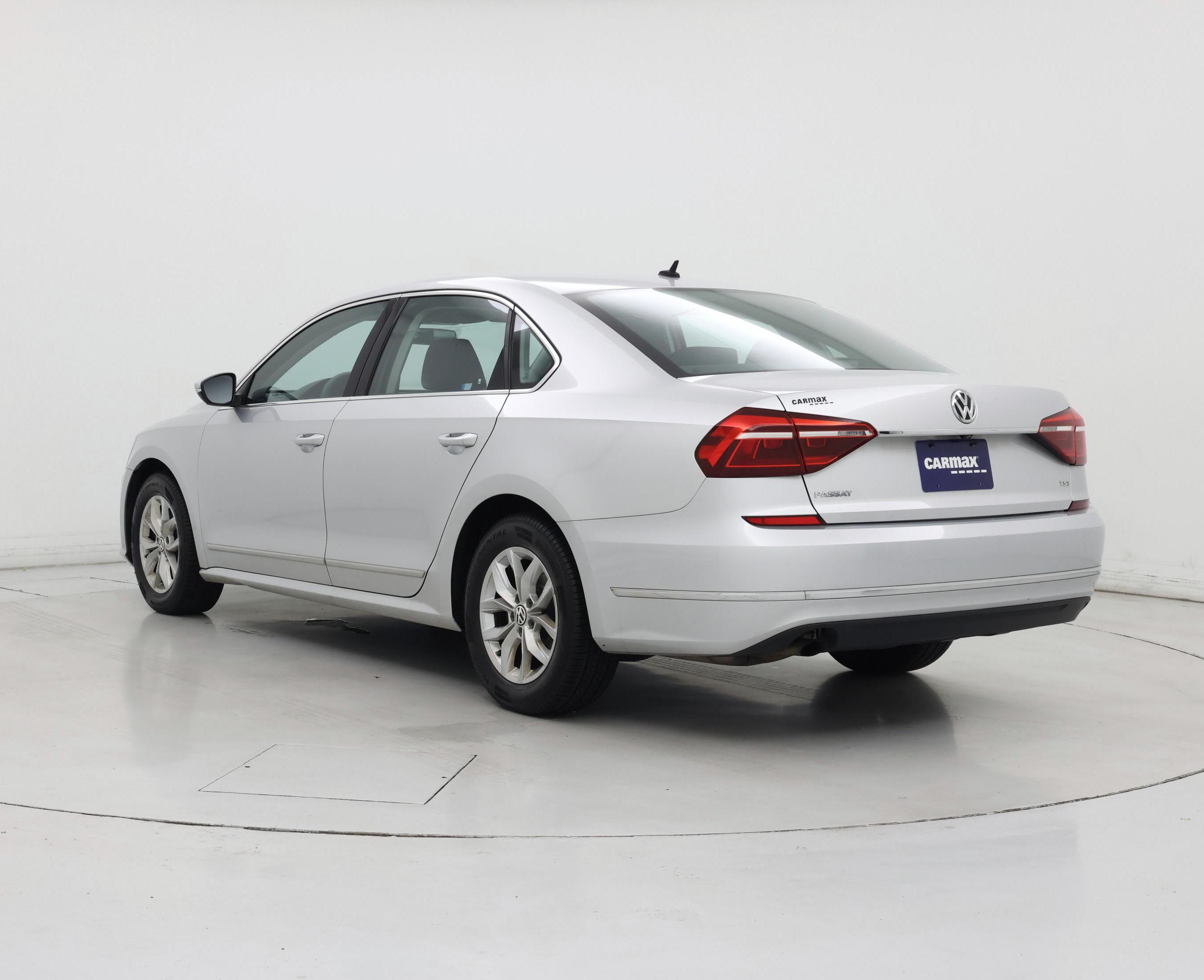 Thumbnail: 2017 Volkswagen Passat - 2
