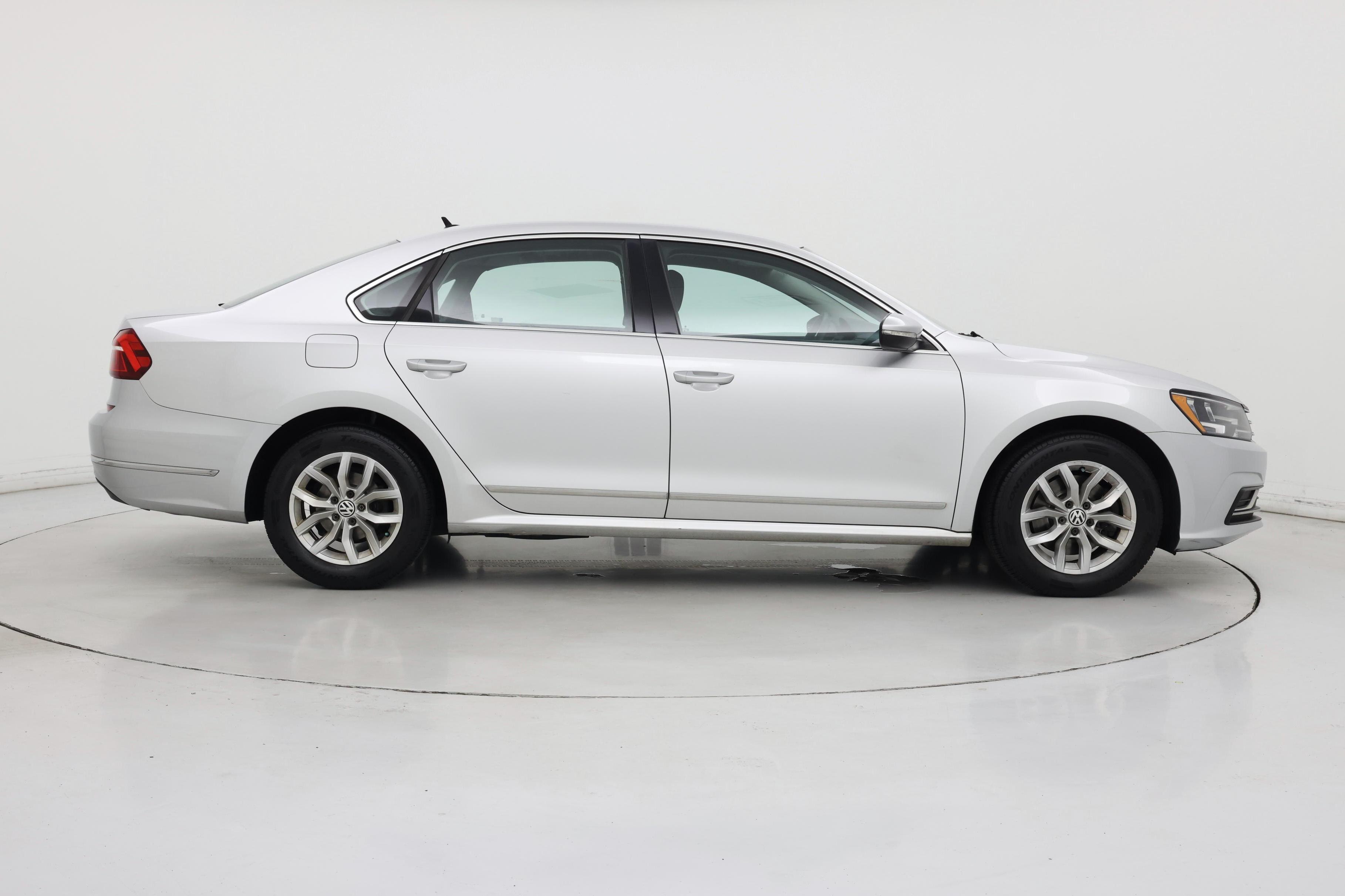 Thumbnail: 2017 Volkswagen Passat - 7