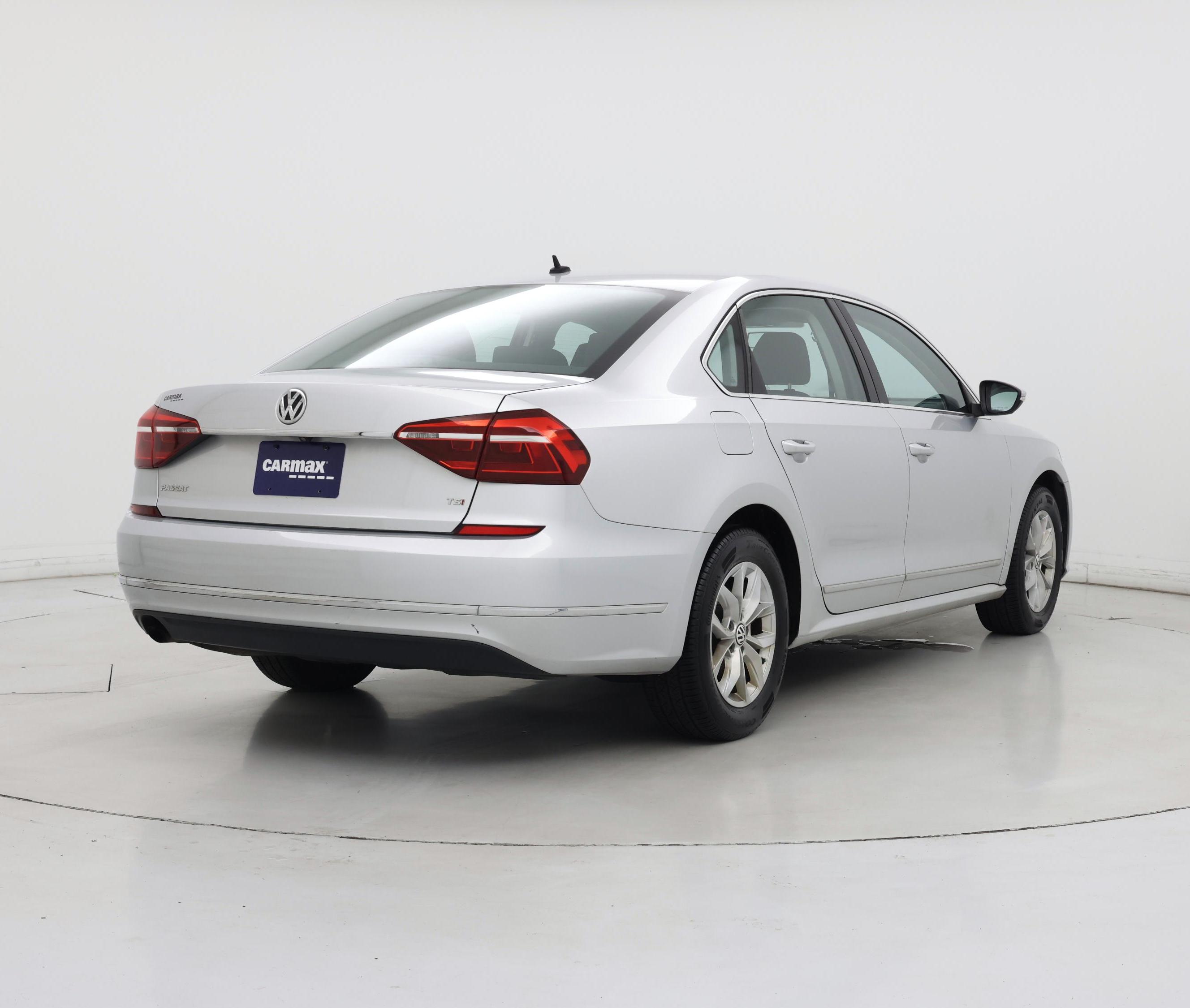 Thumbnail: 2017 Volkswagen Passat - 8