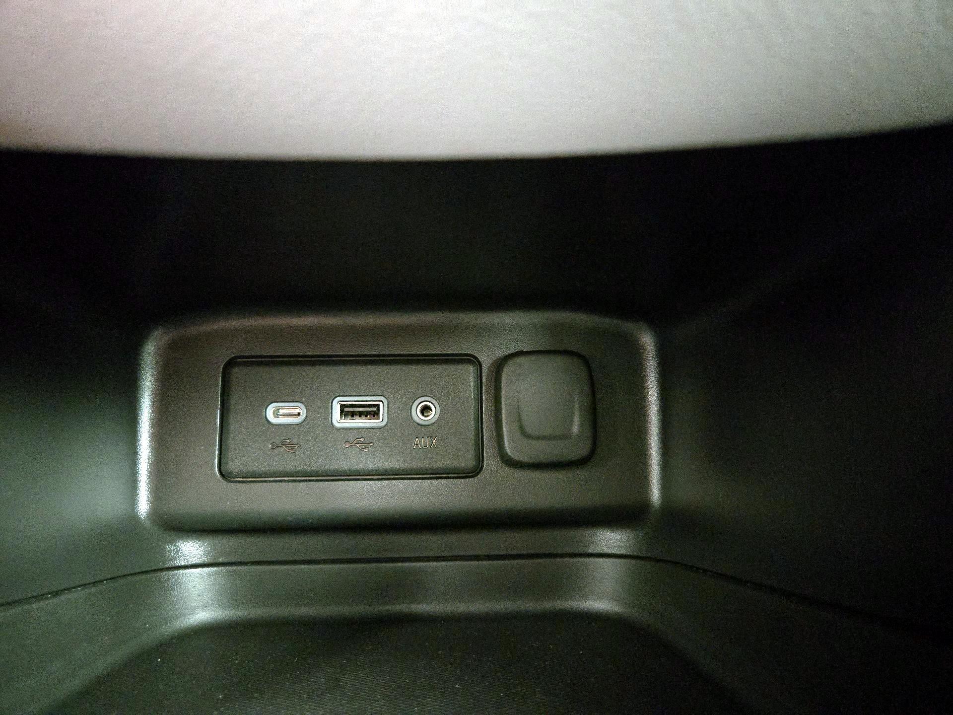 Thumbnail: 2020 Chevrolet Equinox - 18