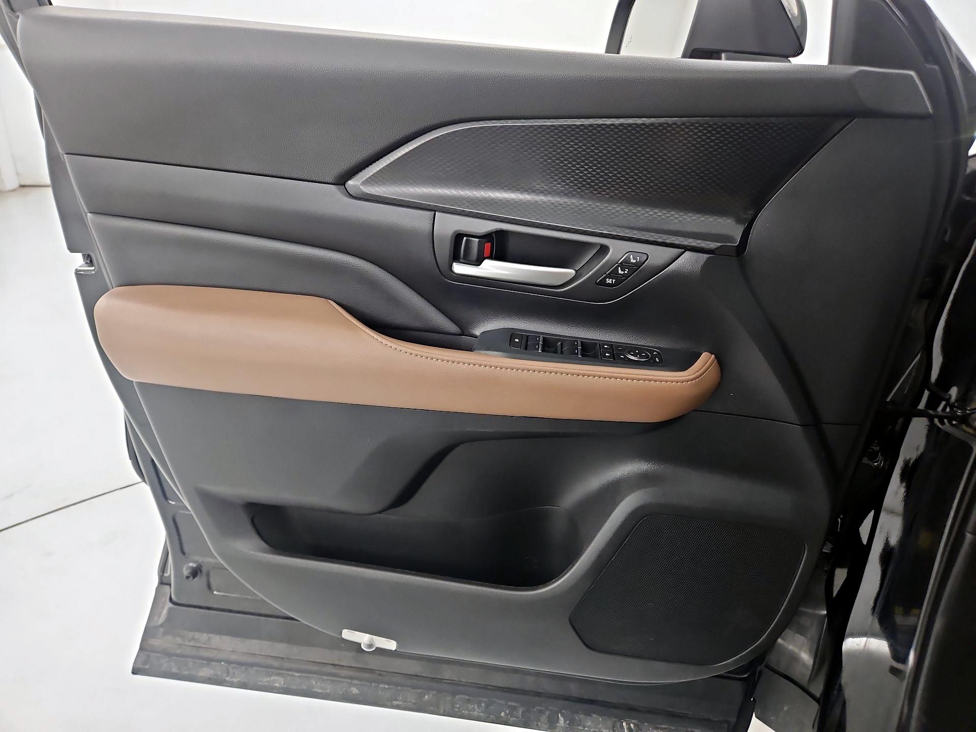 Thumbnail: 2026 Toyota Highlander - 10