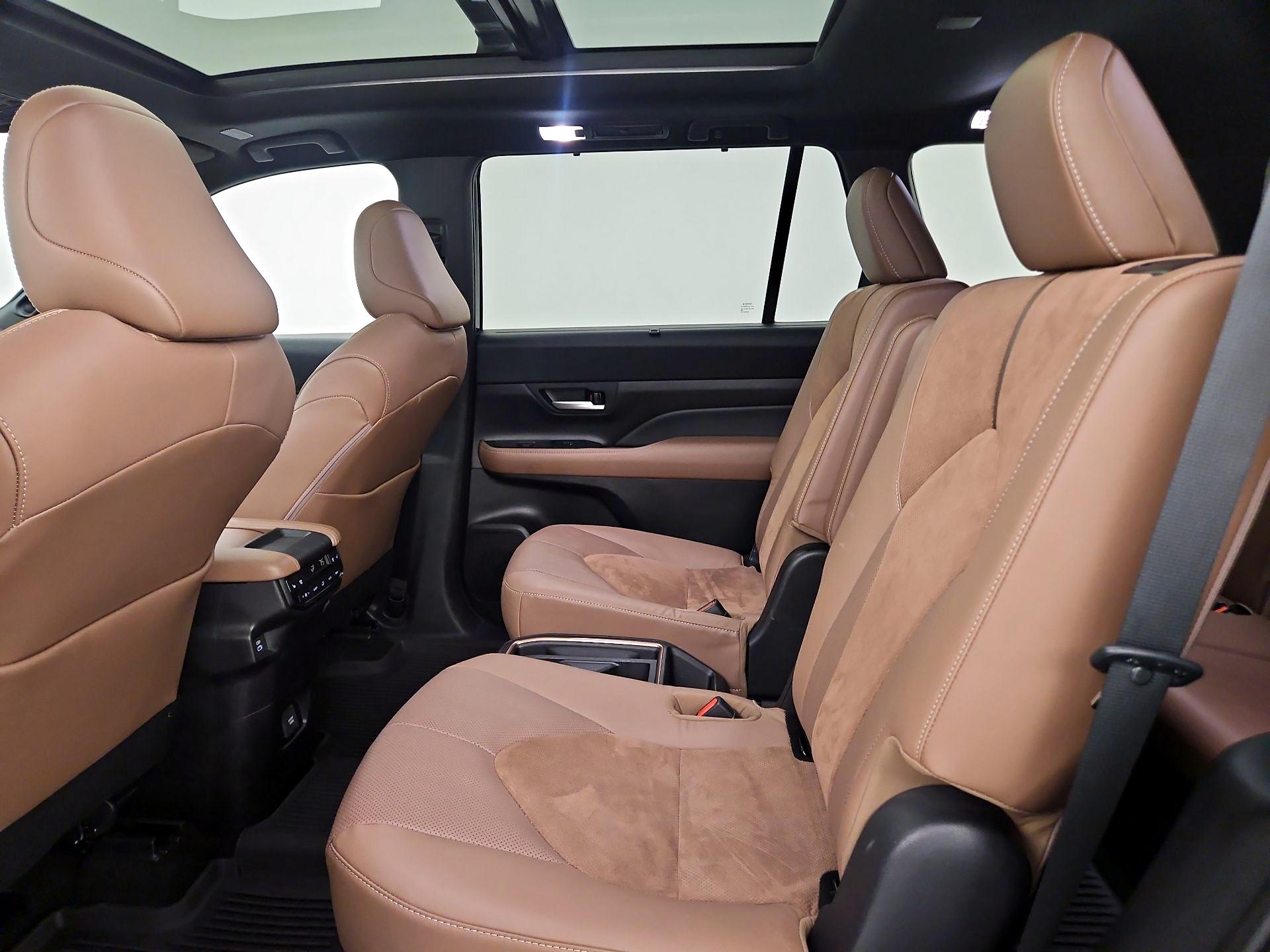 Thumbnail: 2026 Toyota Highlander - 18
