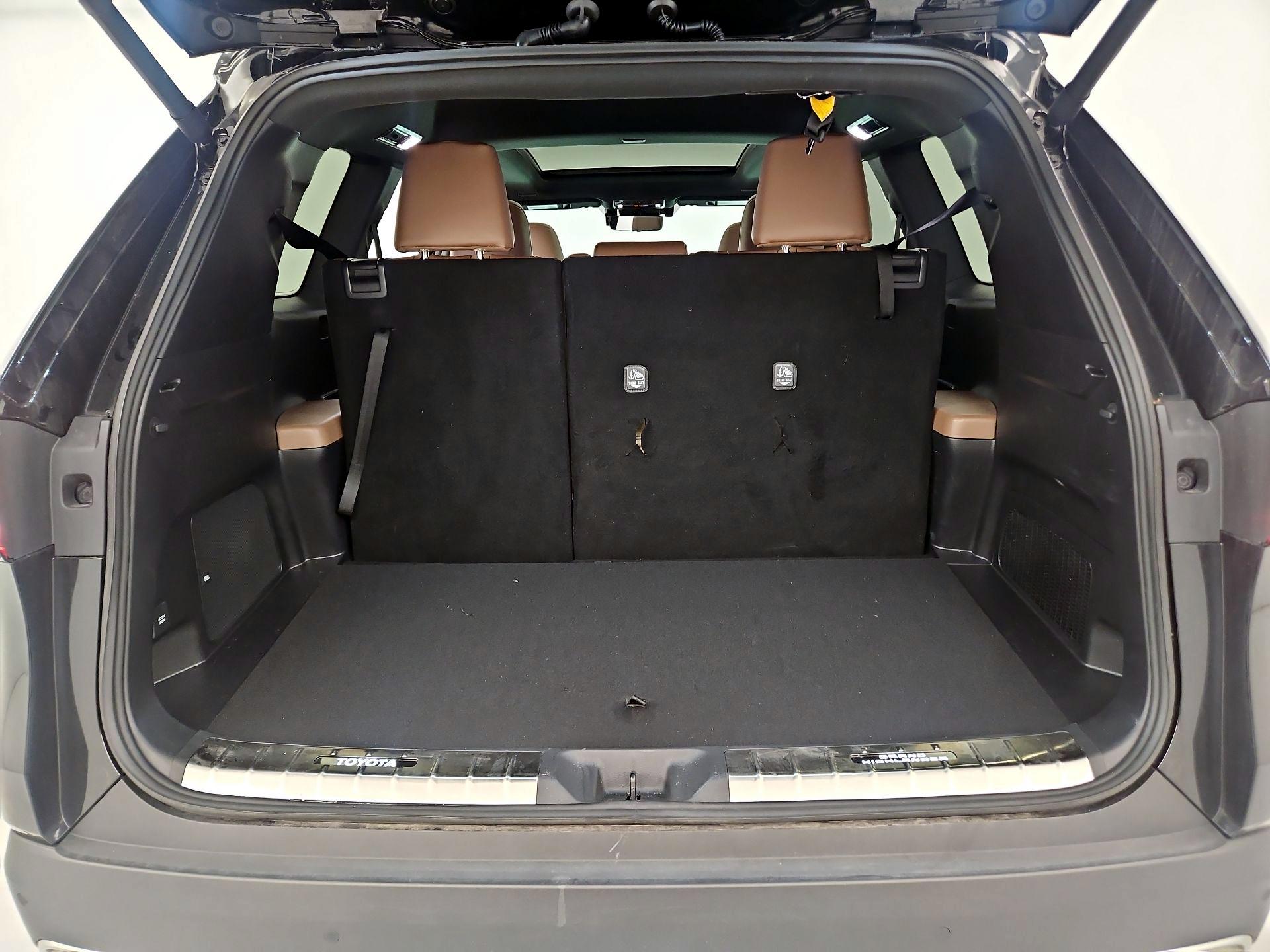 Thumbnail: 2026 Toyota Highlander - 20