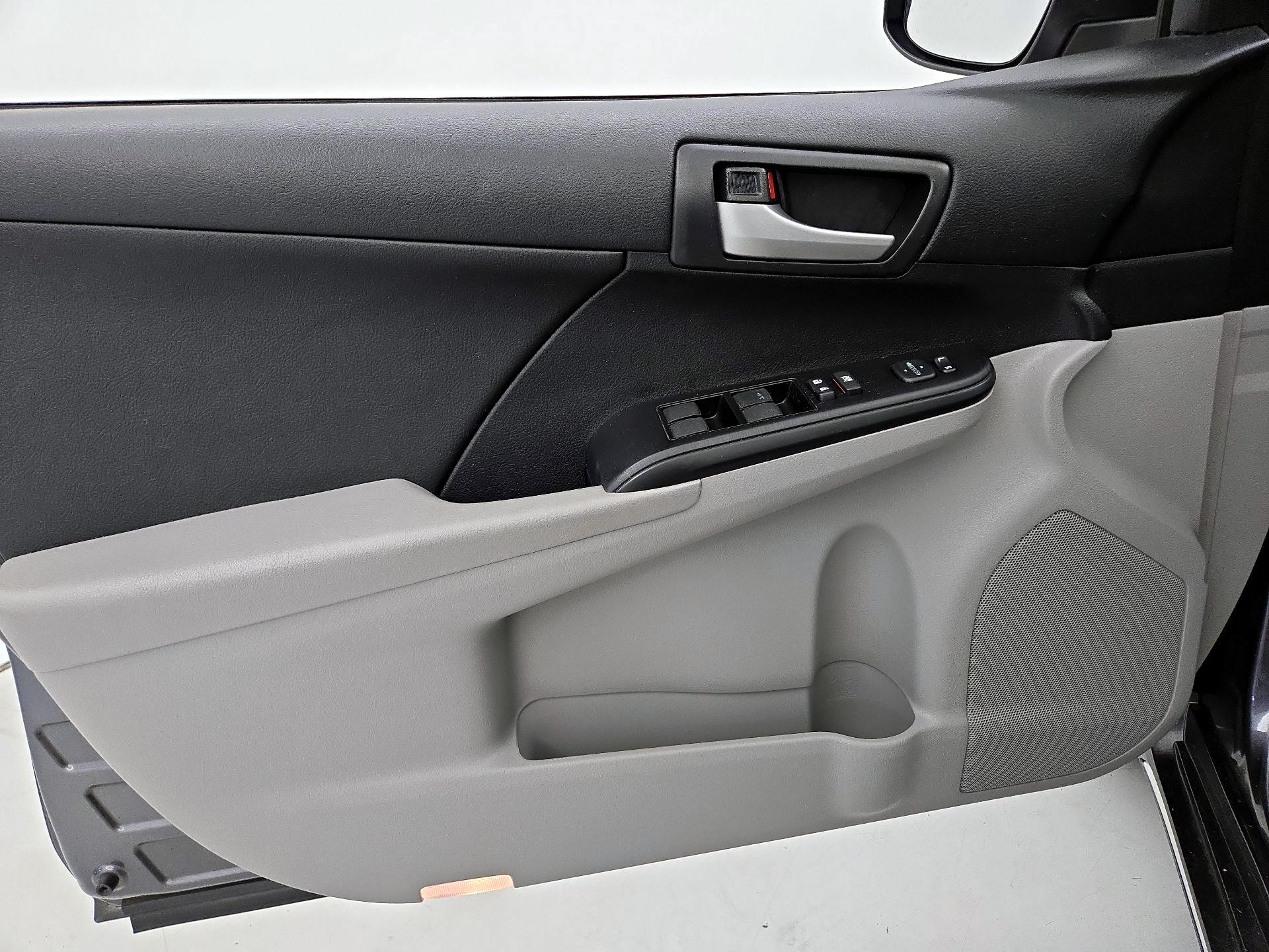 Thumbnail: 2014 Toyota Camry - 12