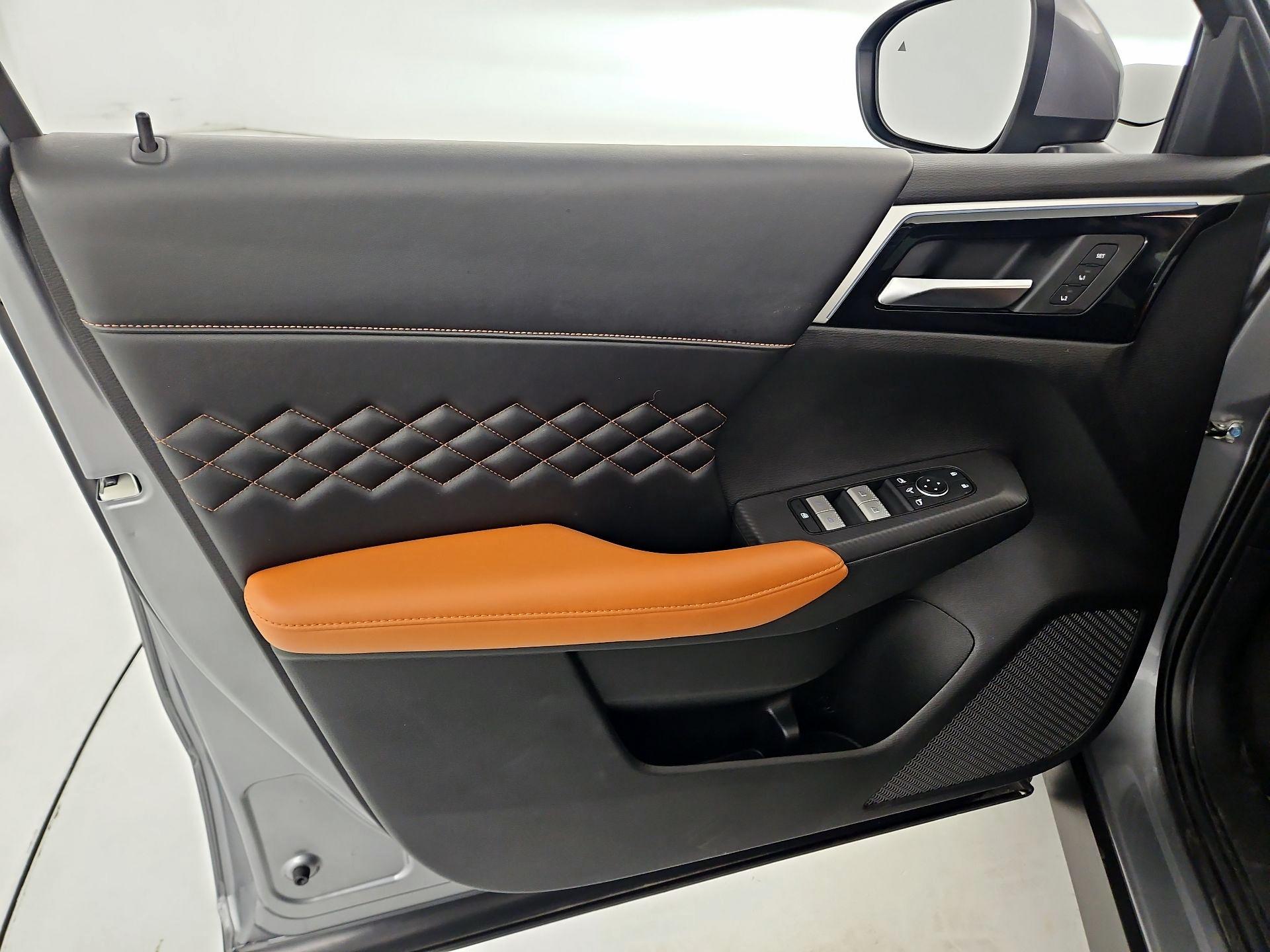 Thumbnail: 2022 Mitsubishi Outlander - 10