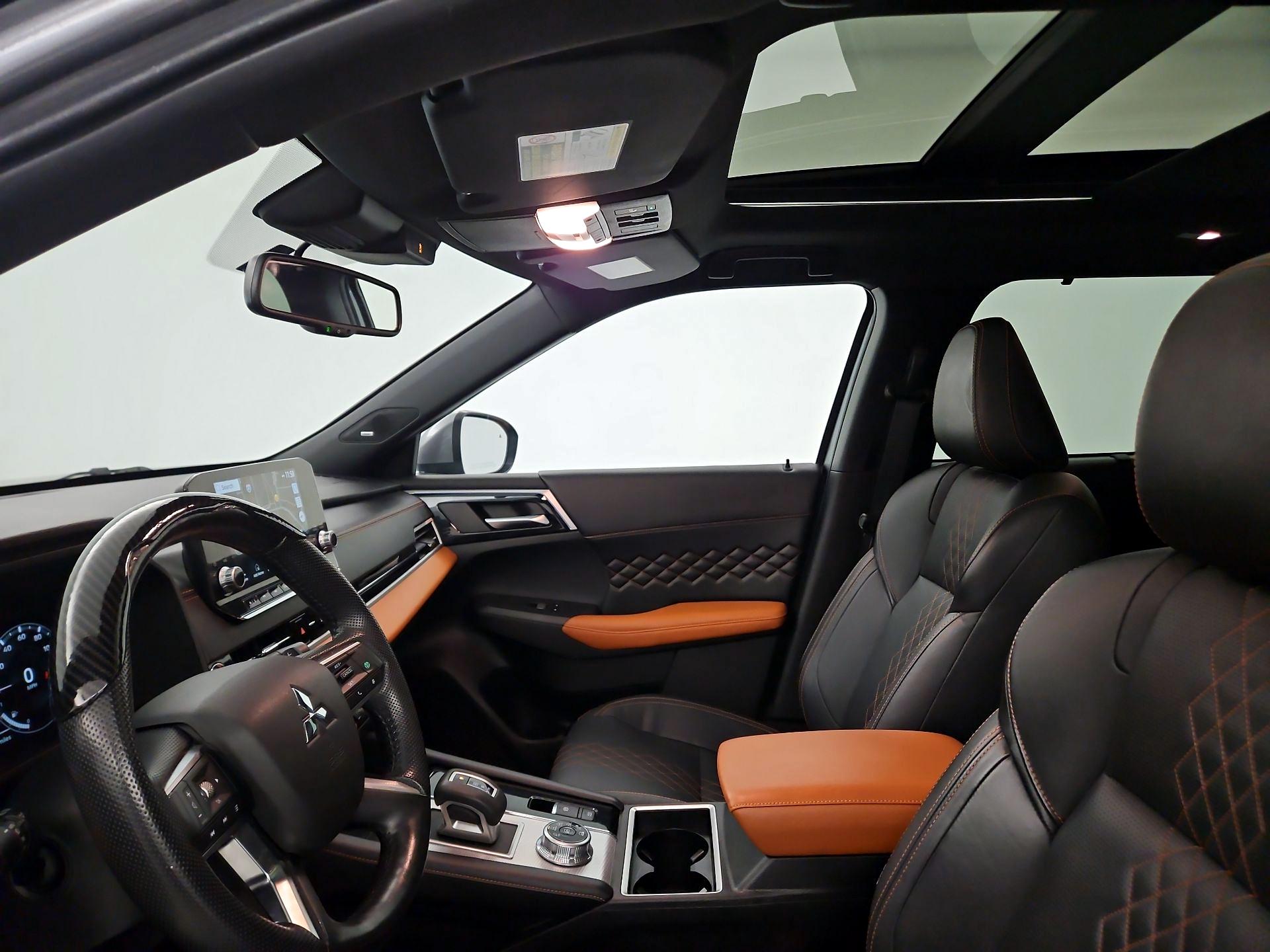 Thumbnail: 2022 Mitsubishi Outlander - 18