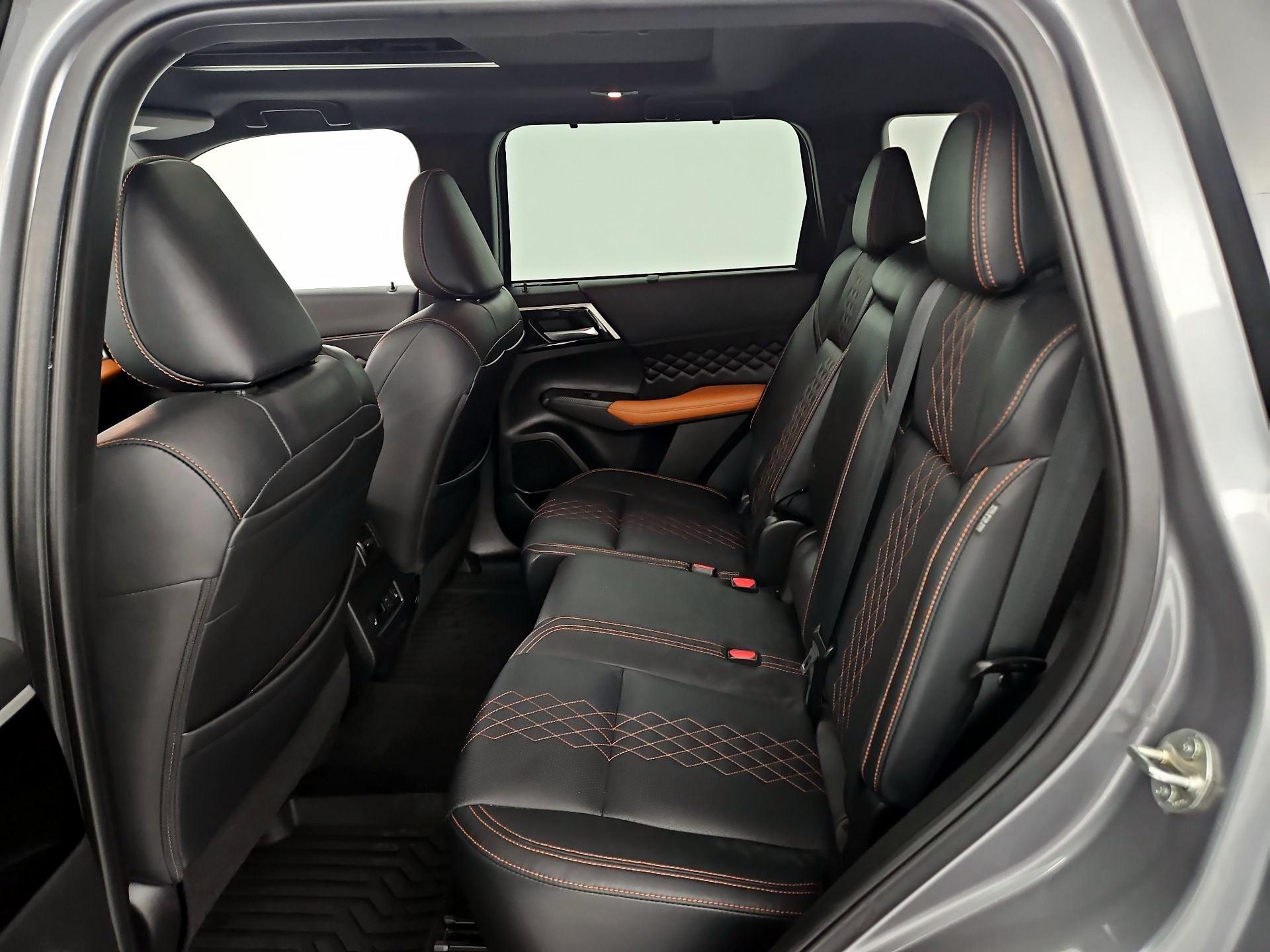 Thumbnail: 2022 Mitsubishi Outlander - 19