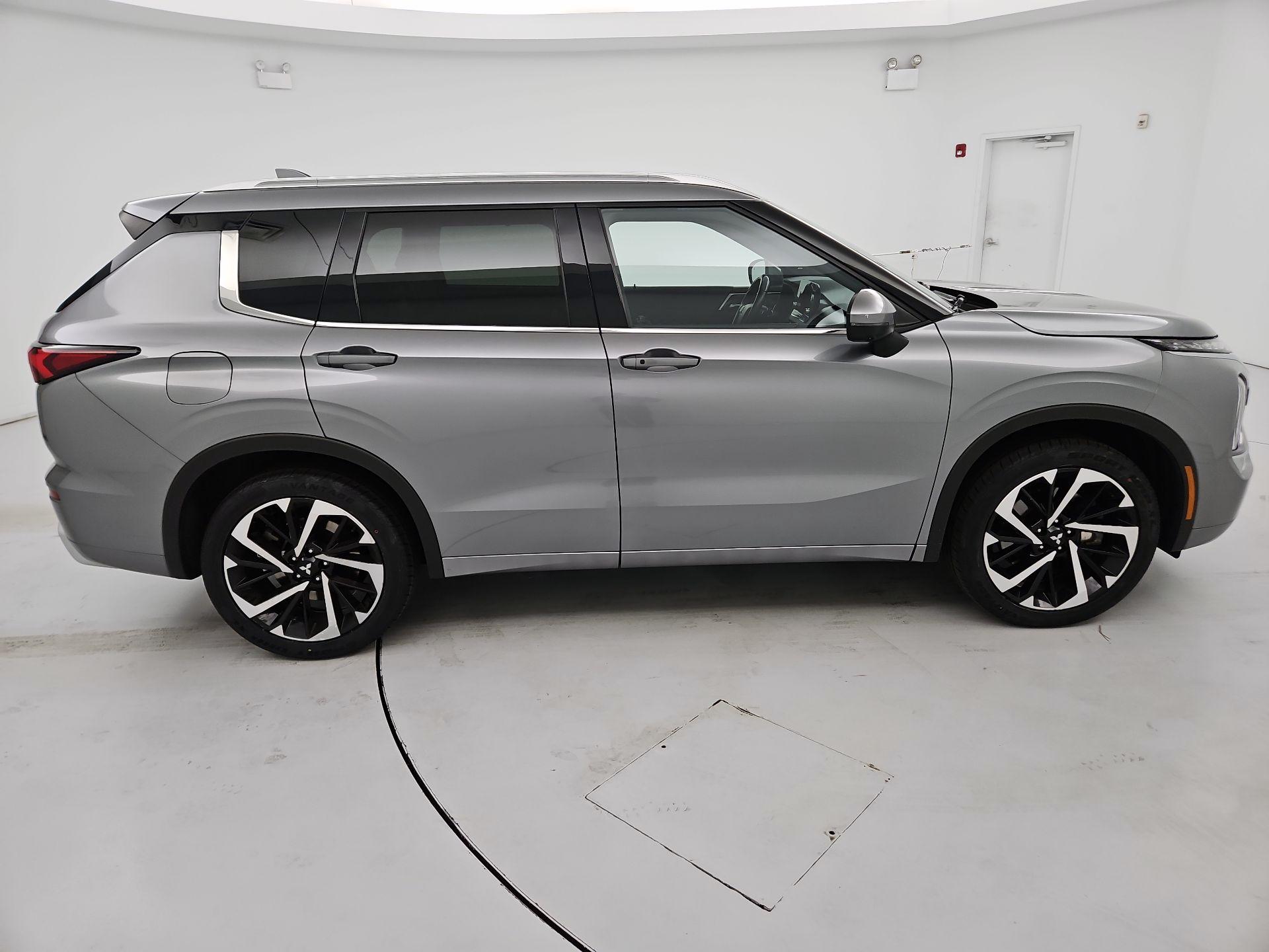 Thumbnail: 2022 Mitsubishi Outlander - 4