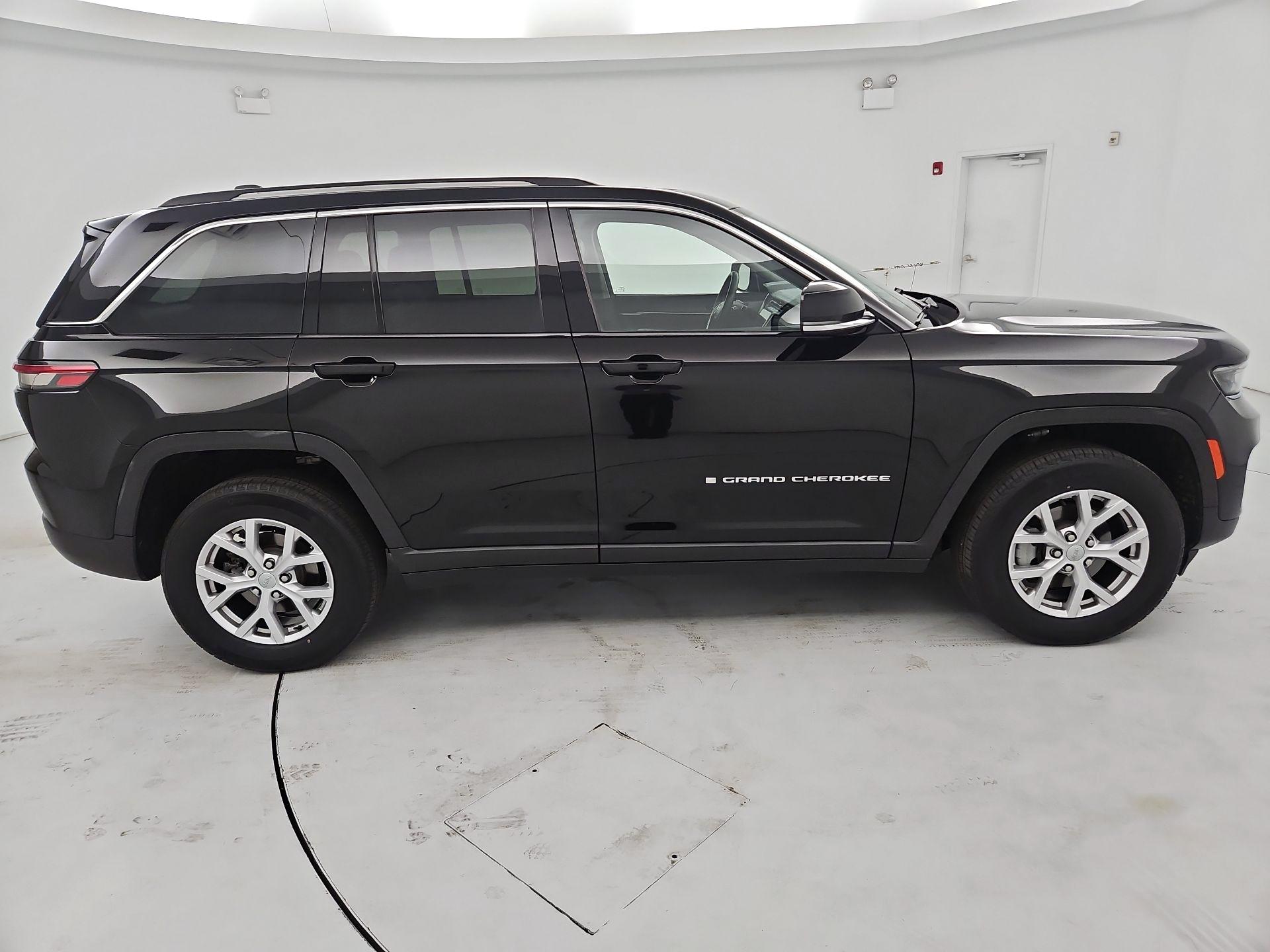 Thumbnail: 2022 Jeep Grand Cherokee - 4