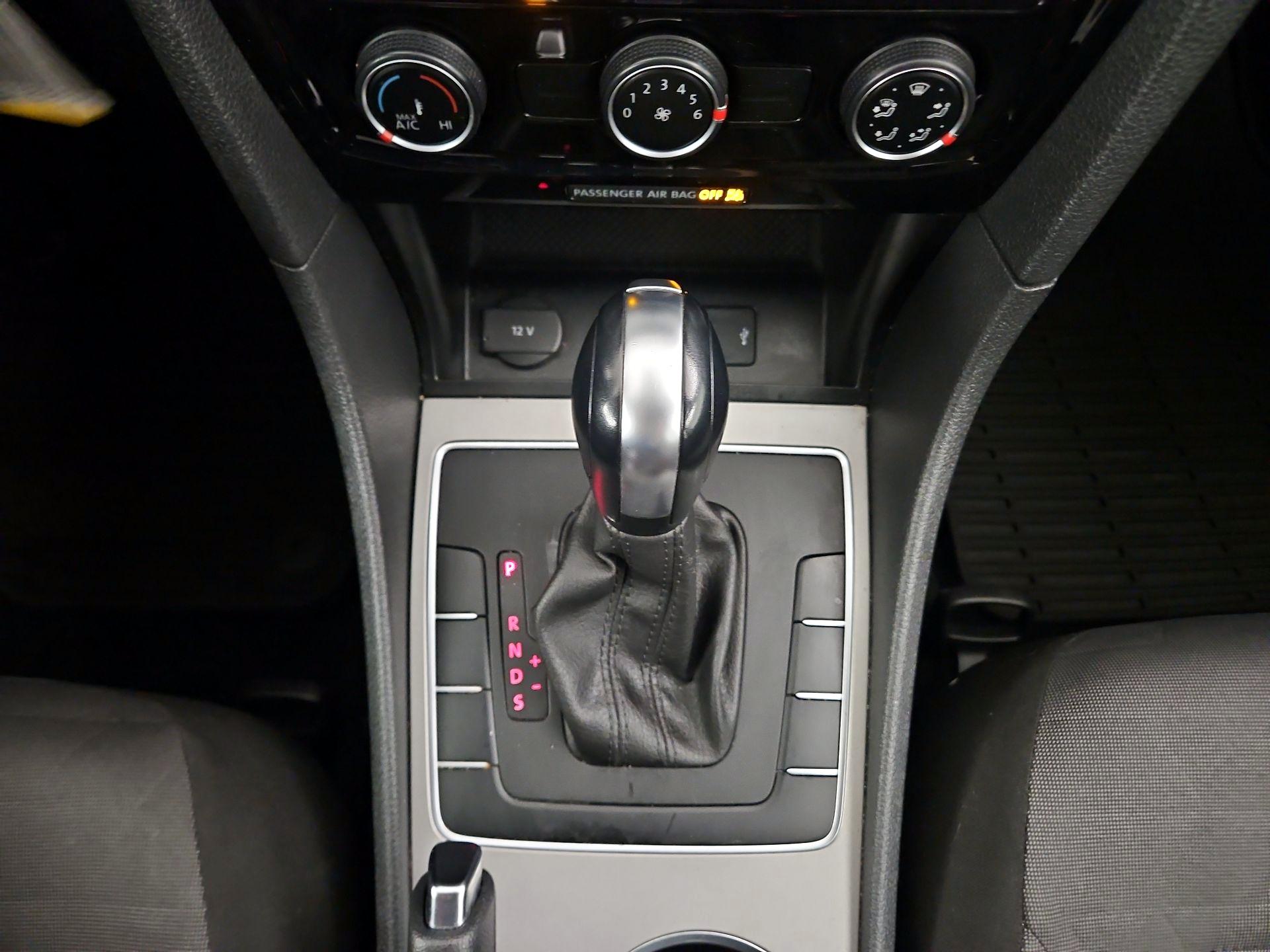 Thumbnail: 2020 Volkswagen Passat - 15