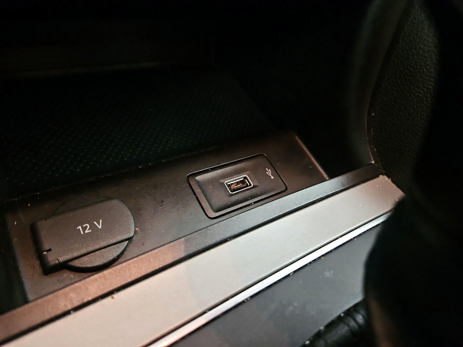 Thumbnail: 2020 Volkswagen Passat - 16
