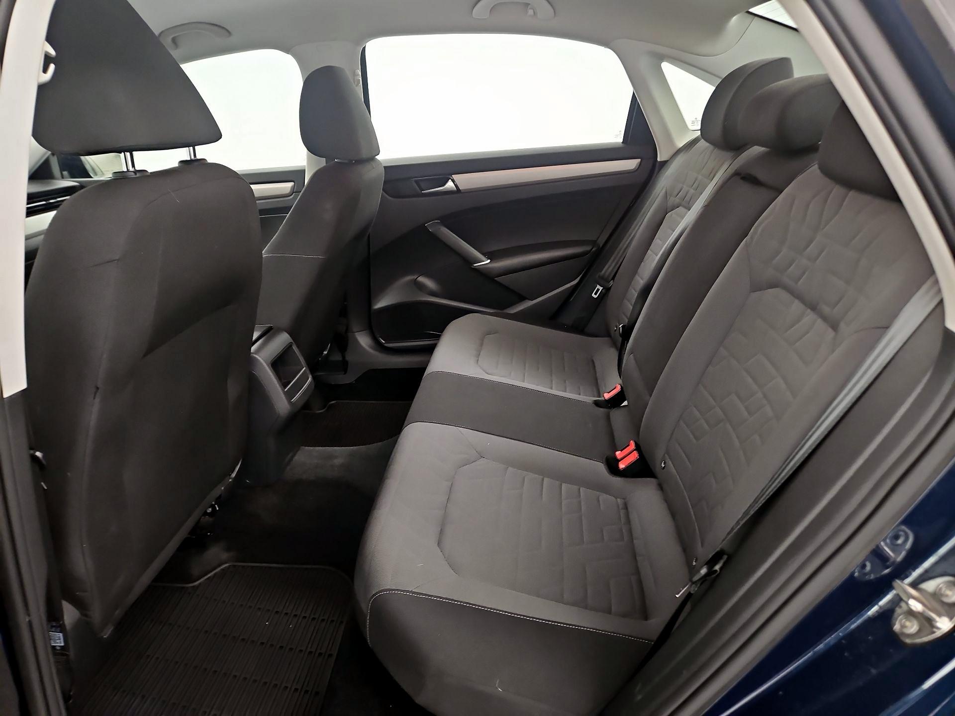Thumbnail: 2020 Volkswagen Passat - 17