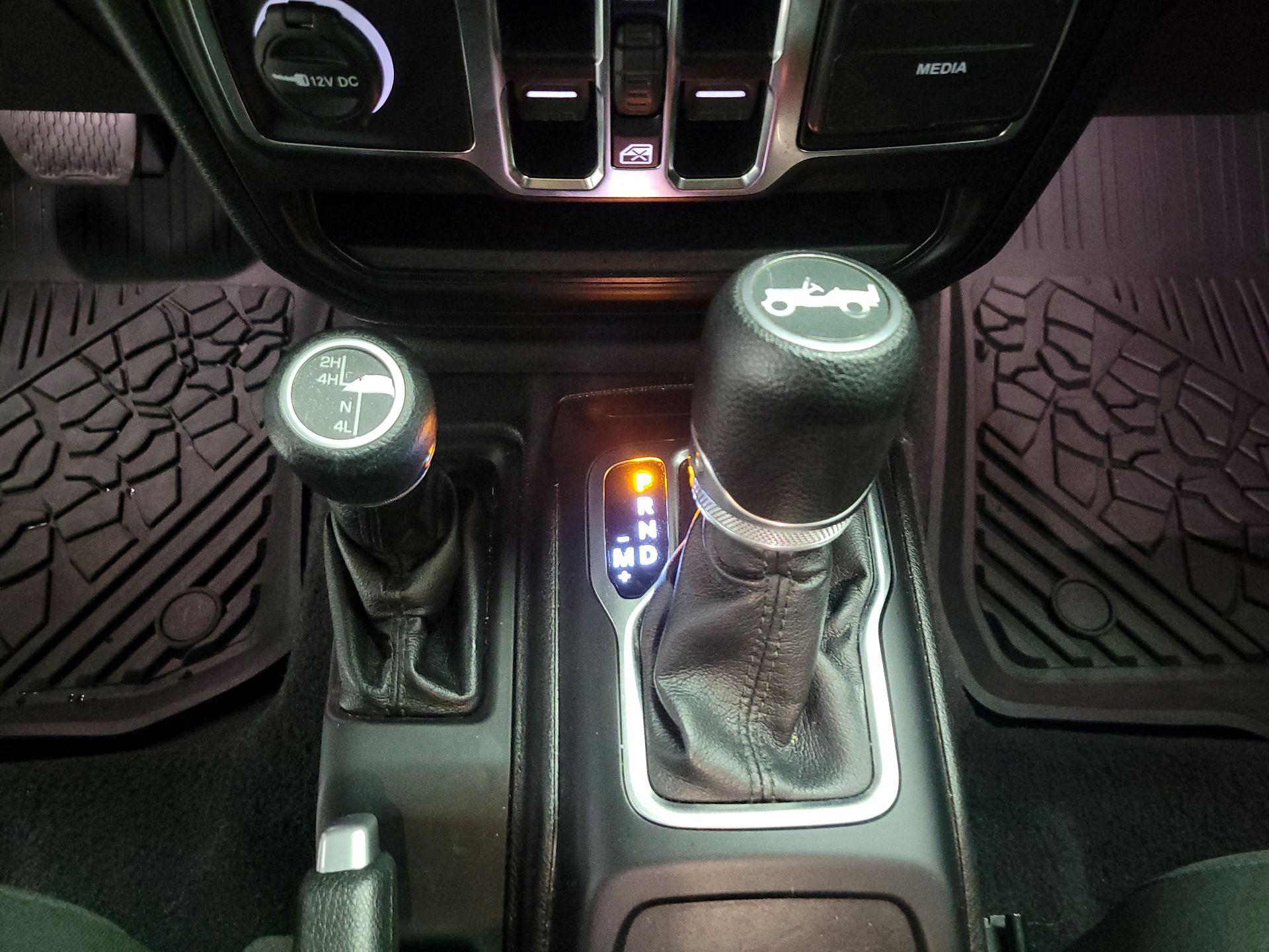 Thumbnail: 2019 Jeep Wrangler - 16