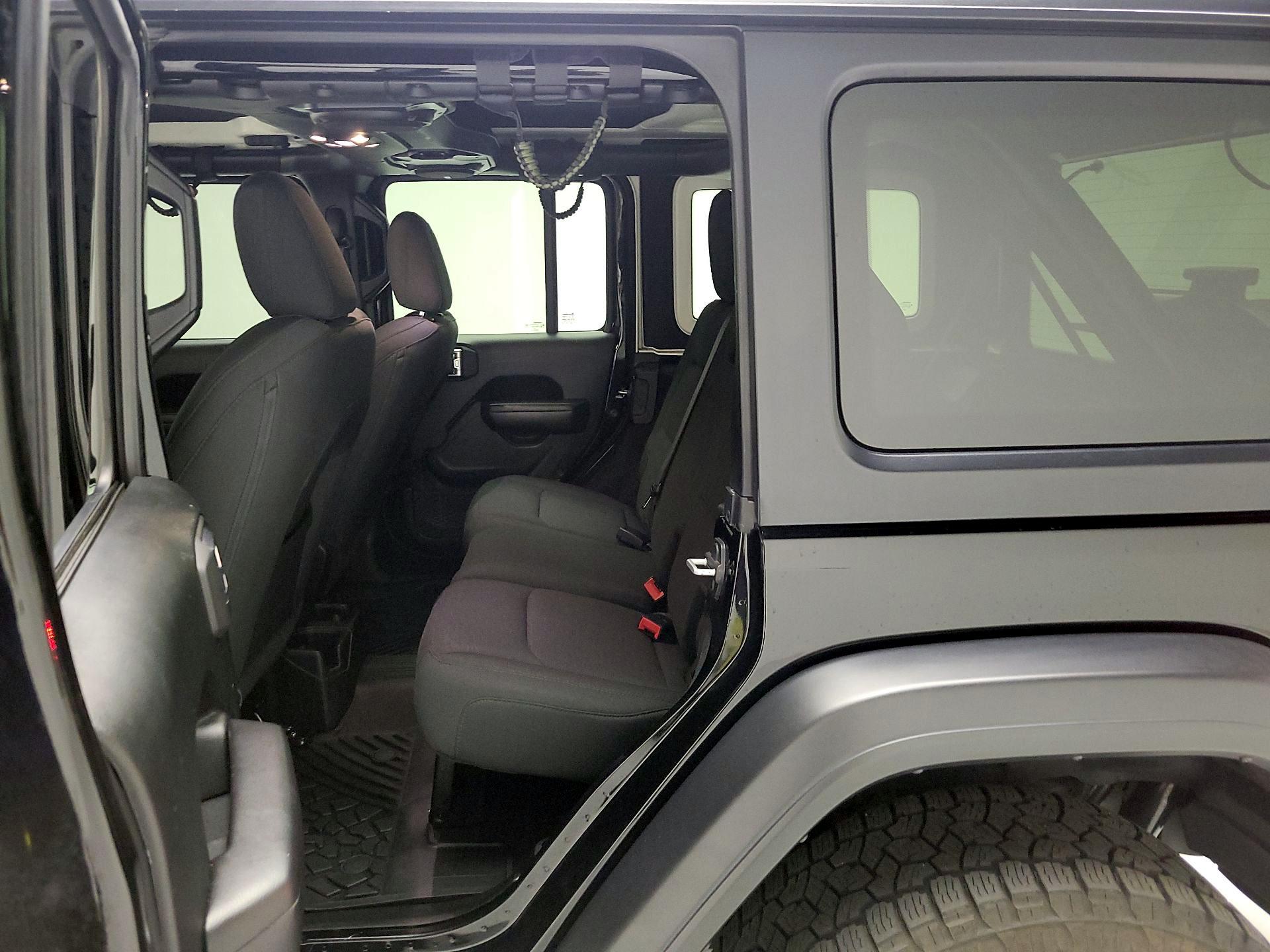 Thumbnail: 2019 Jeep Wrangler - 17