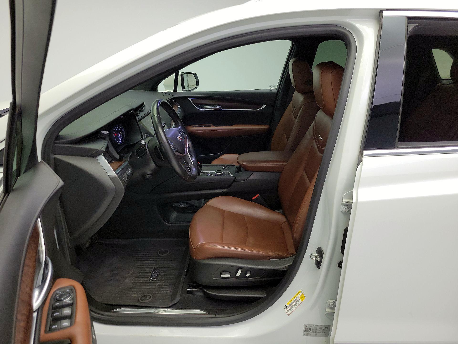 Thumbnail: 2021 Cadillac XT5 - 11