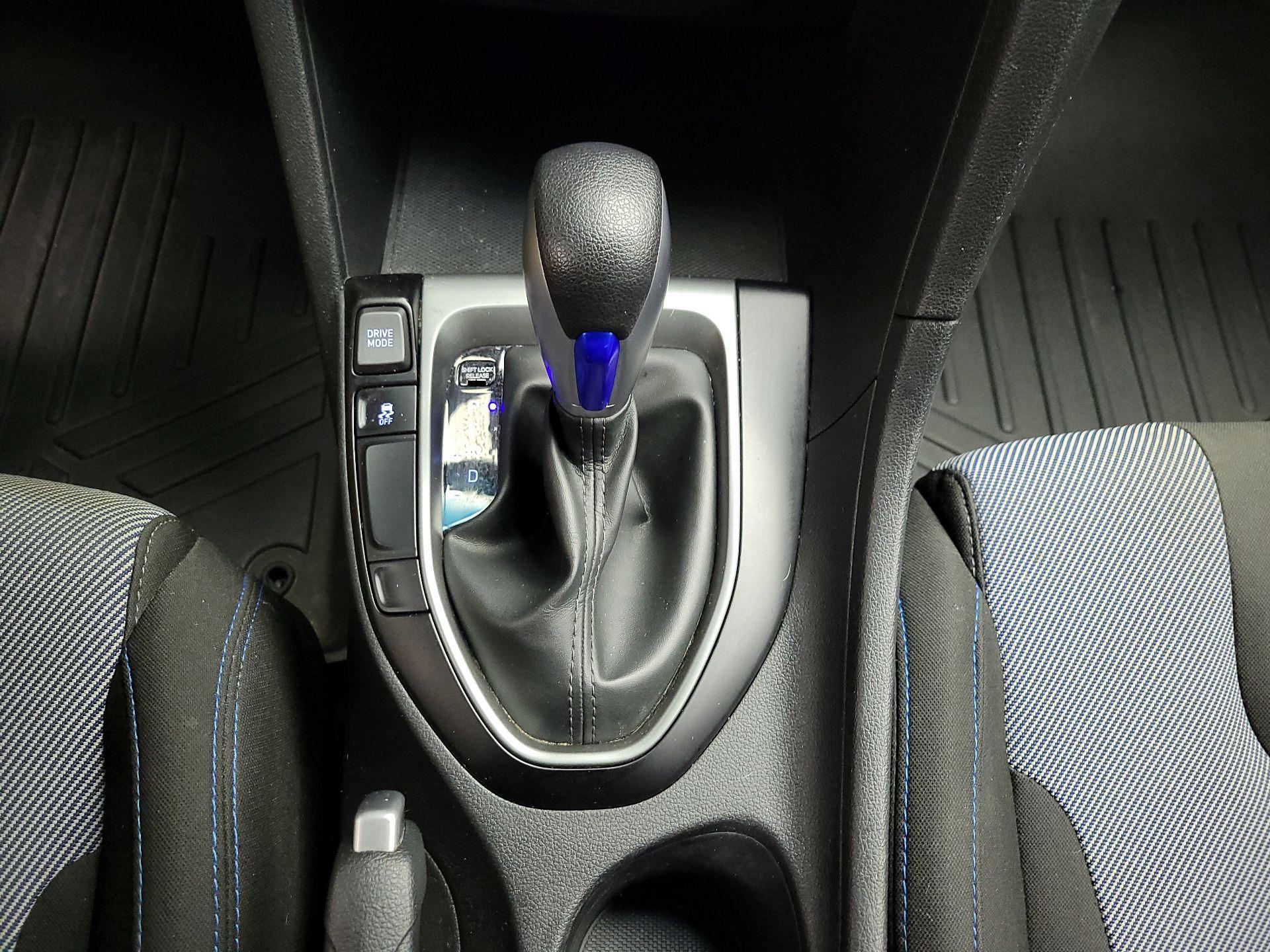 Thumbnail: 2020 Hyundai Veloster - 16