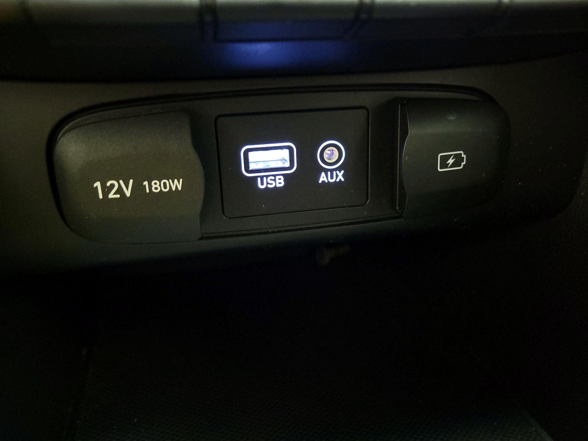 Thumbnail: 2020 Hyundai Veloster - 17