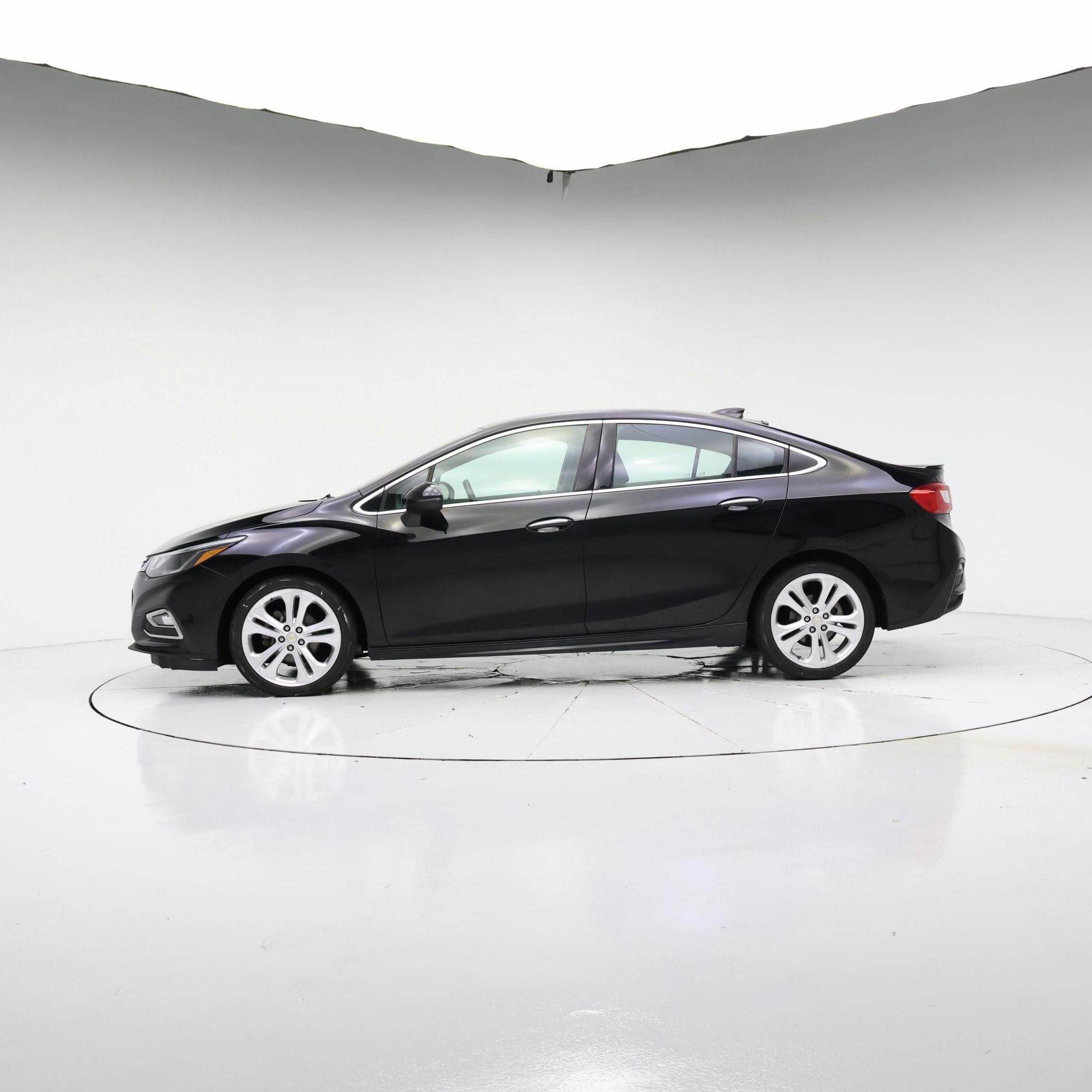 Thumbnail: 2017 Chevrolet Cruze - 3