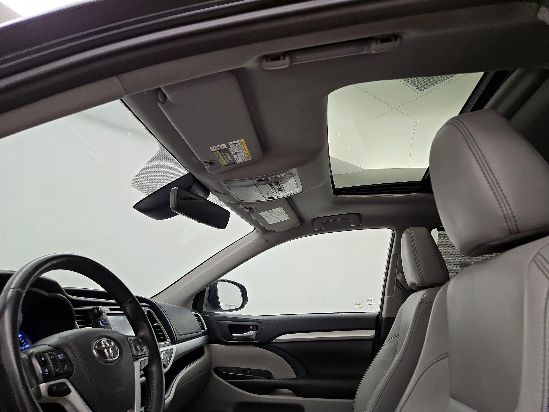 Thumbnail: 2018 Toyota Highlander - 20