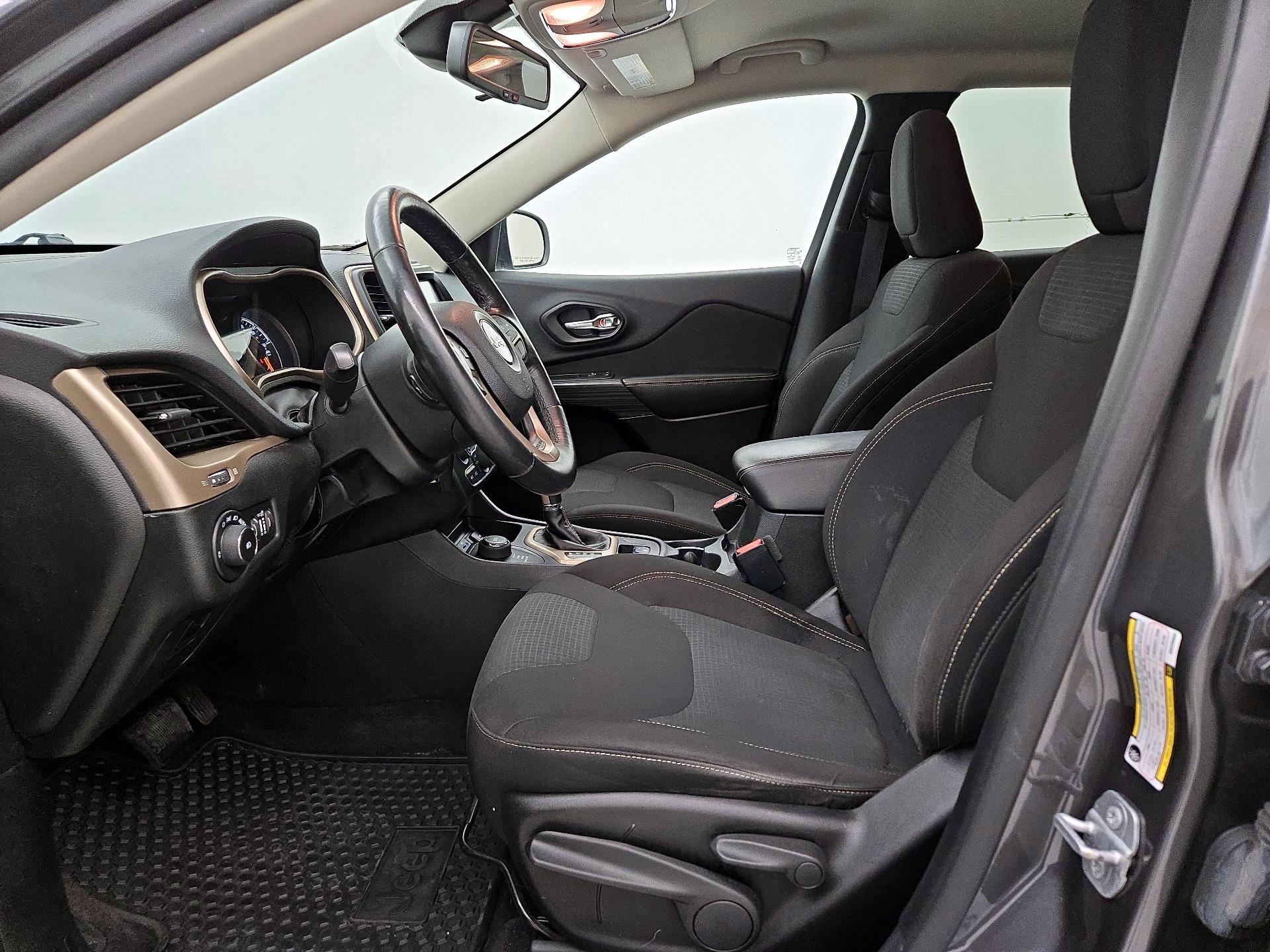 Thumbnail: 2016 Jeep Cherokee - 11