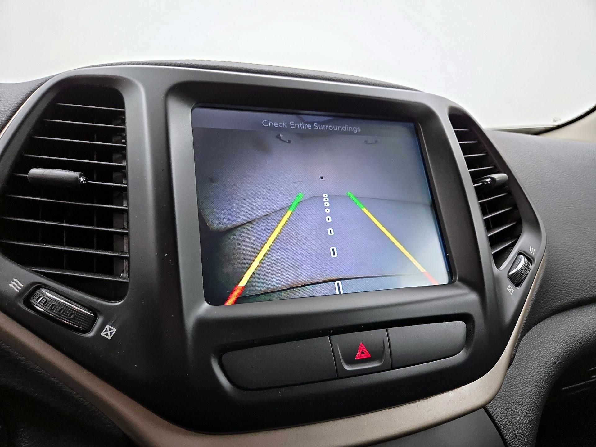 Thumbnail: 2016 Jeep Cherokee - 14
