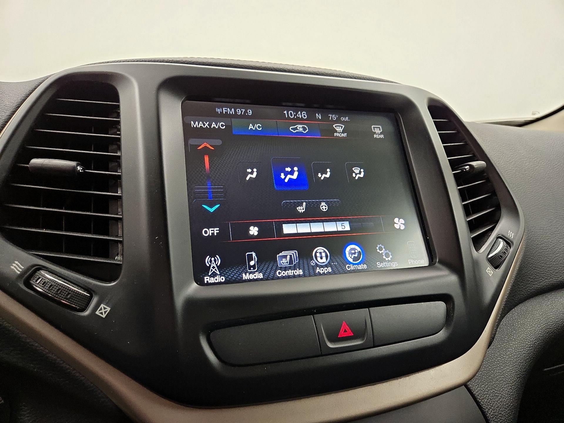 Thumbnail: 2016 Jeep Cherokee - 16