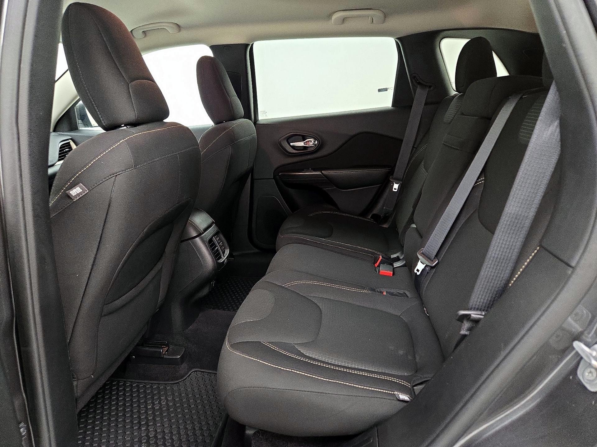 Thumbnail: 2016 Jeep Cherokee - 19