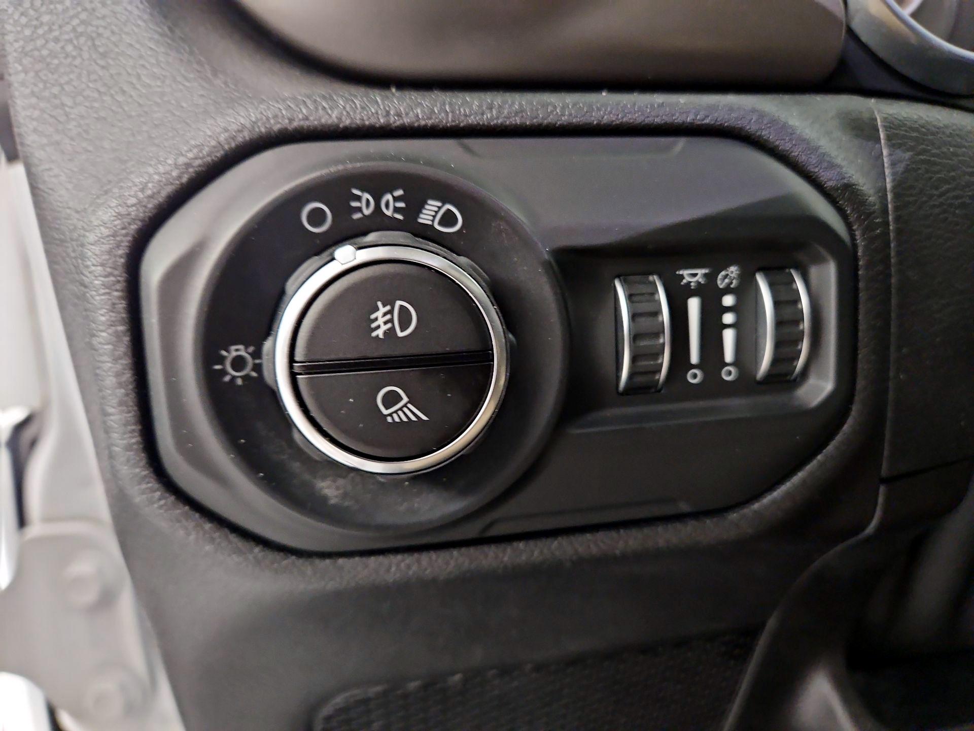 Thumbnail: 2021 Jeep Gladiator - 11