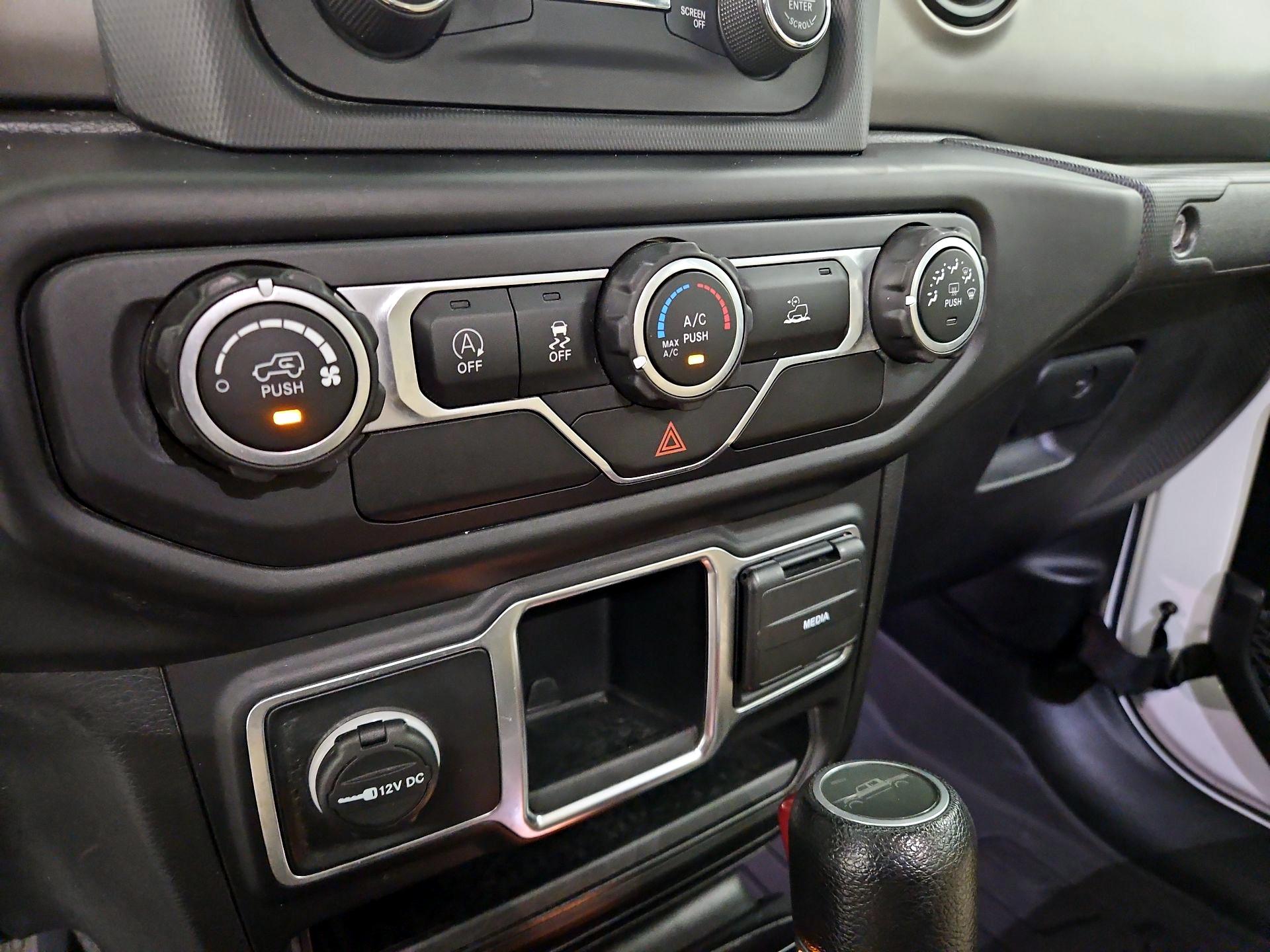 Thumbnail: 2021 Jeep Gladiator - 14
