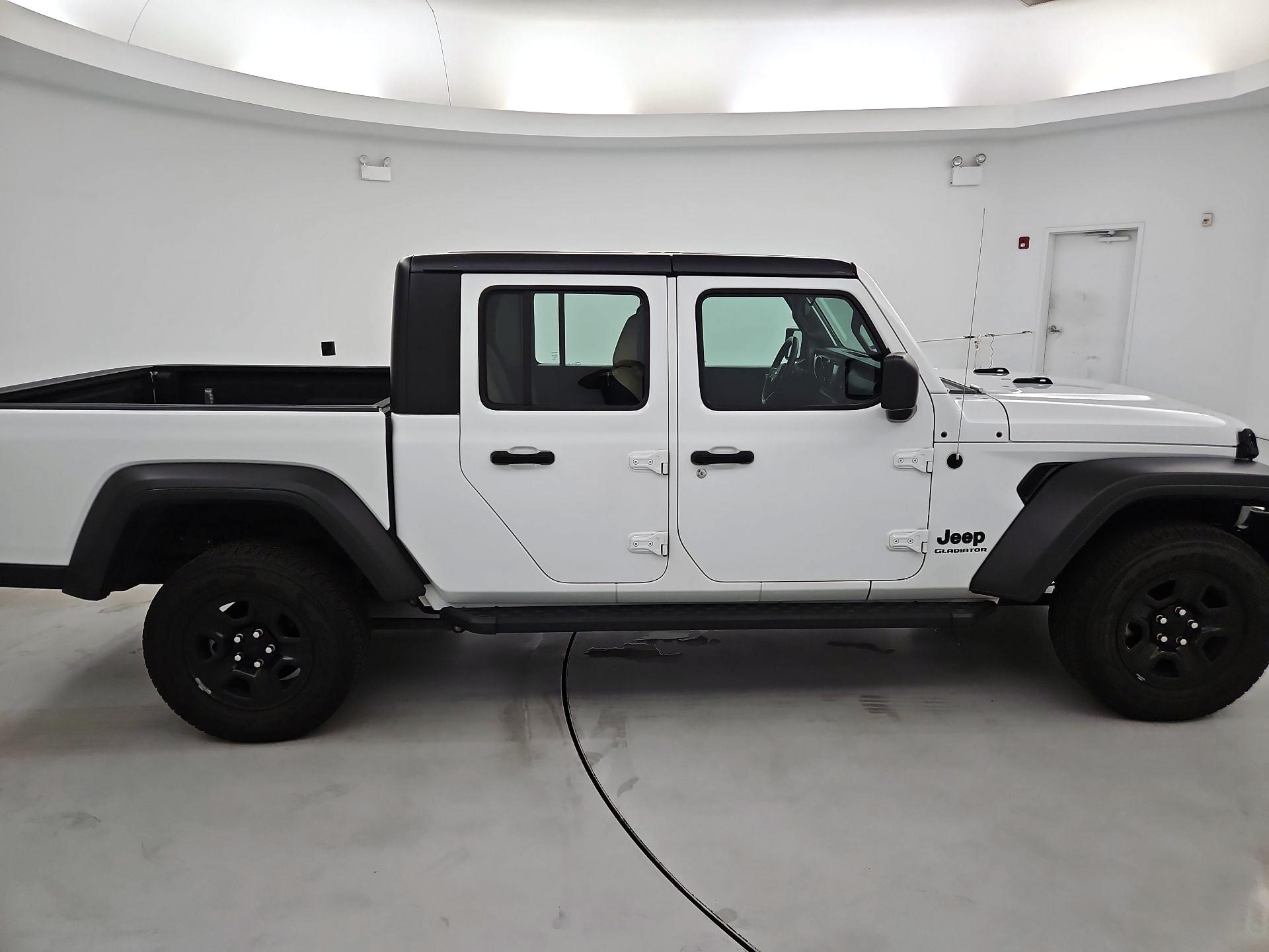 Thumbnail: 2021 Jeep Gladiator - 4
