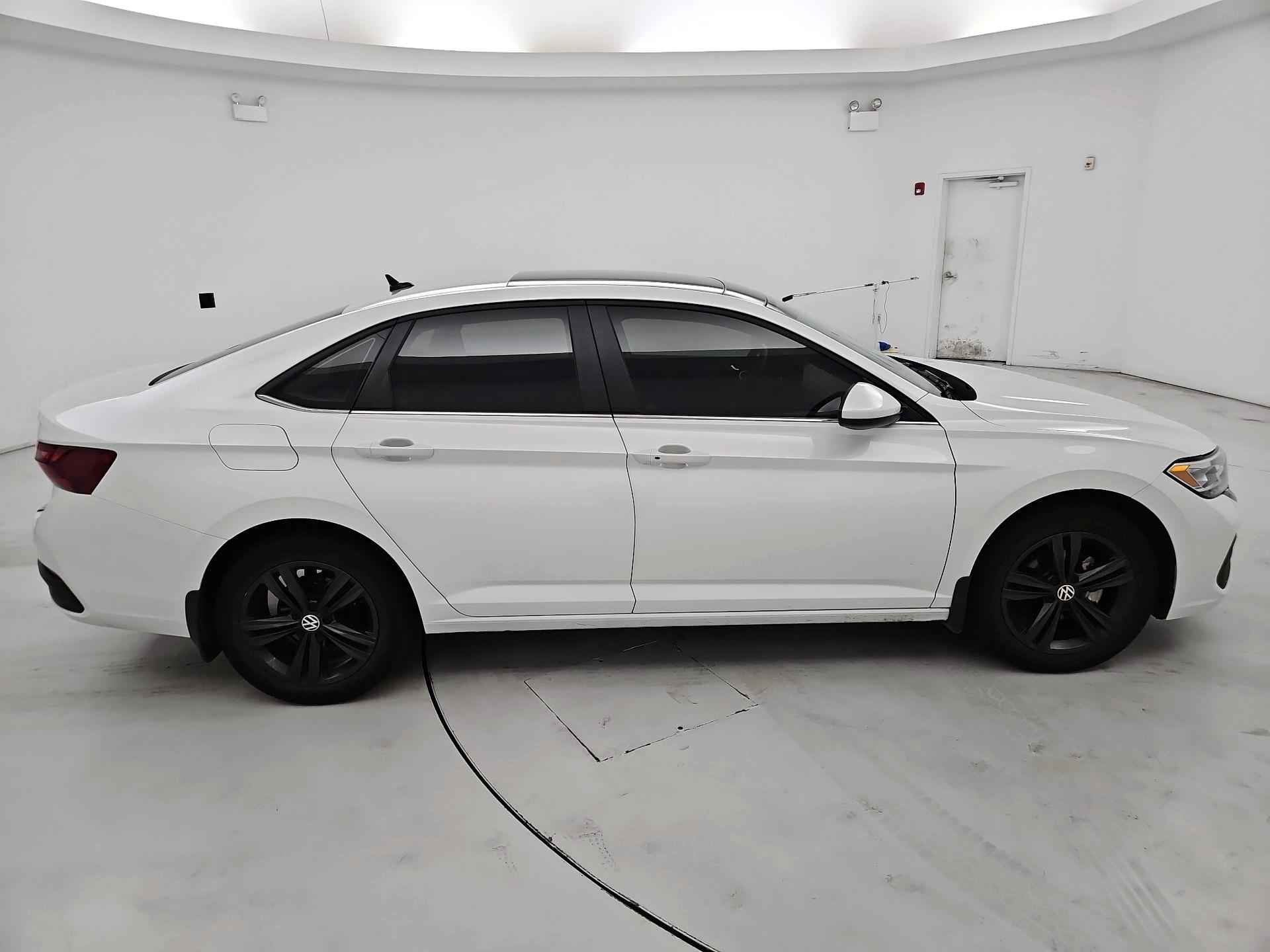 Thumbnail: 2024 Volkswagen Jetta - 4