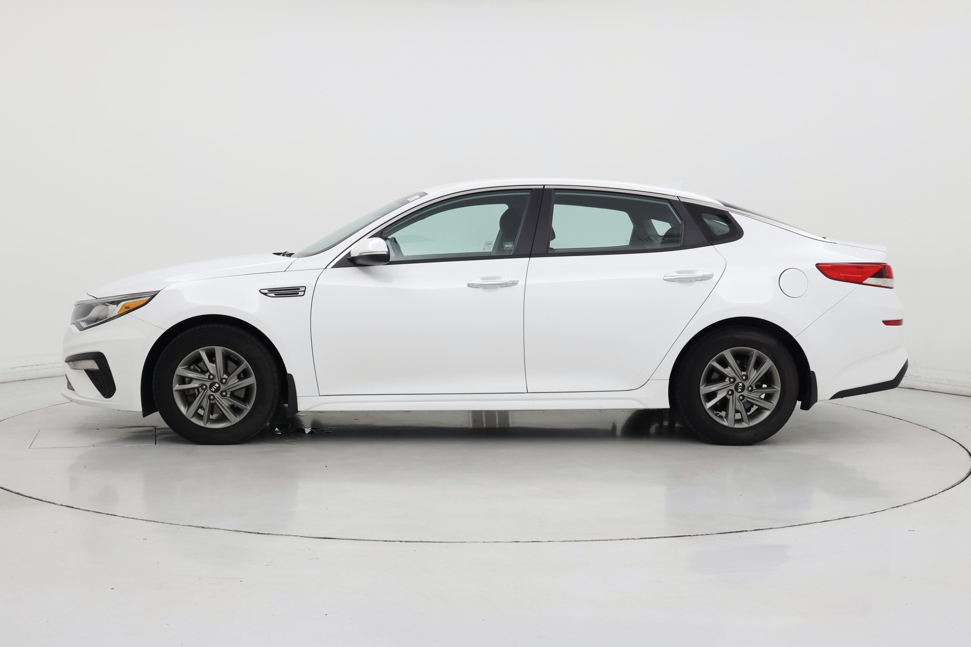 Thumbnail: 2019 Kia Optima - 3