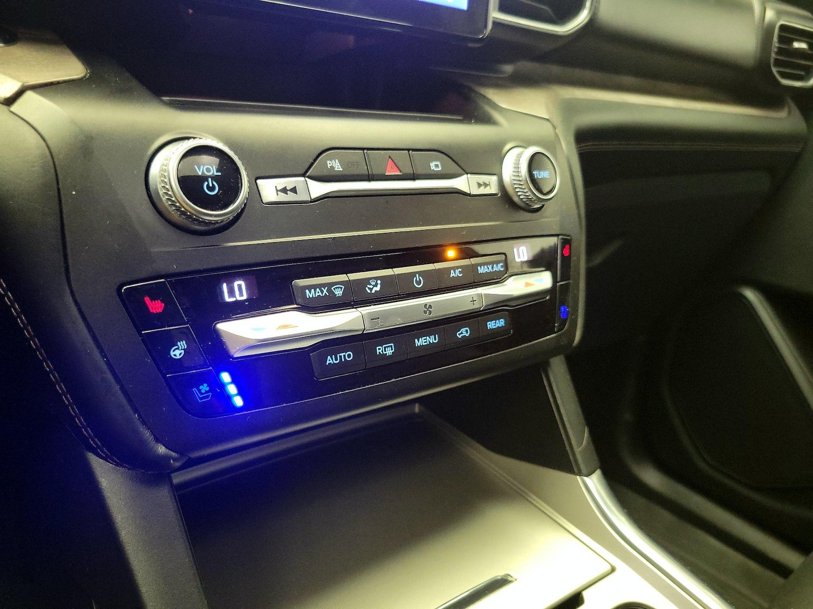 2020 Ford Explorer Platinum - Photo 18