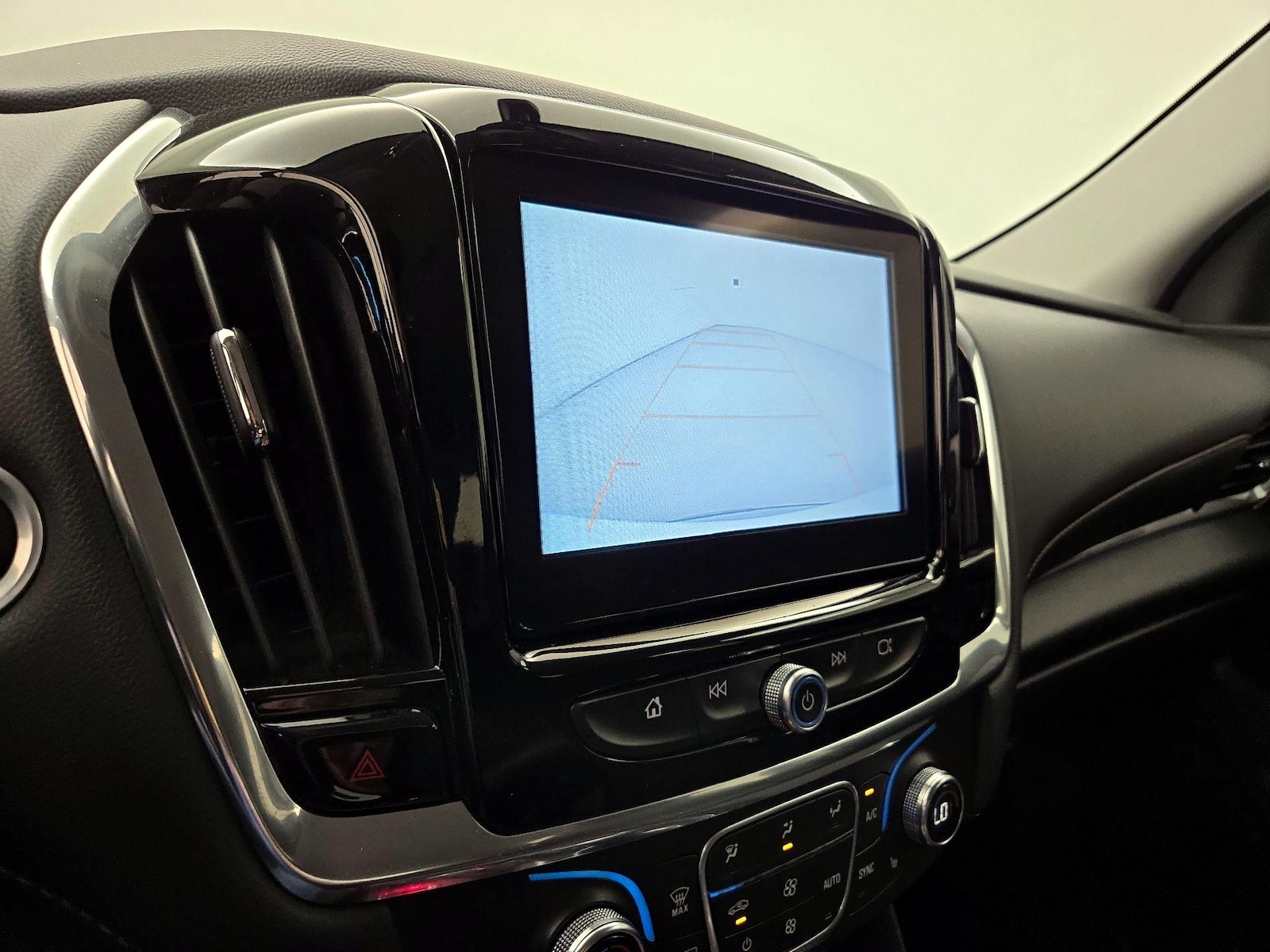 2018 Chevrolet Traverse 1LT - Photo 15