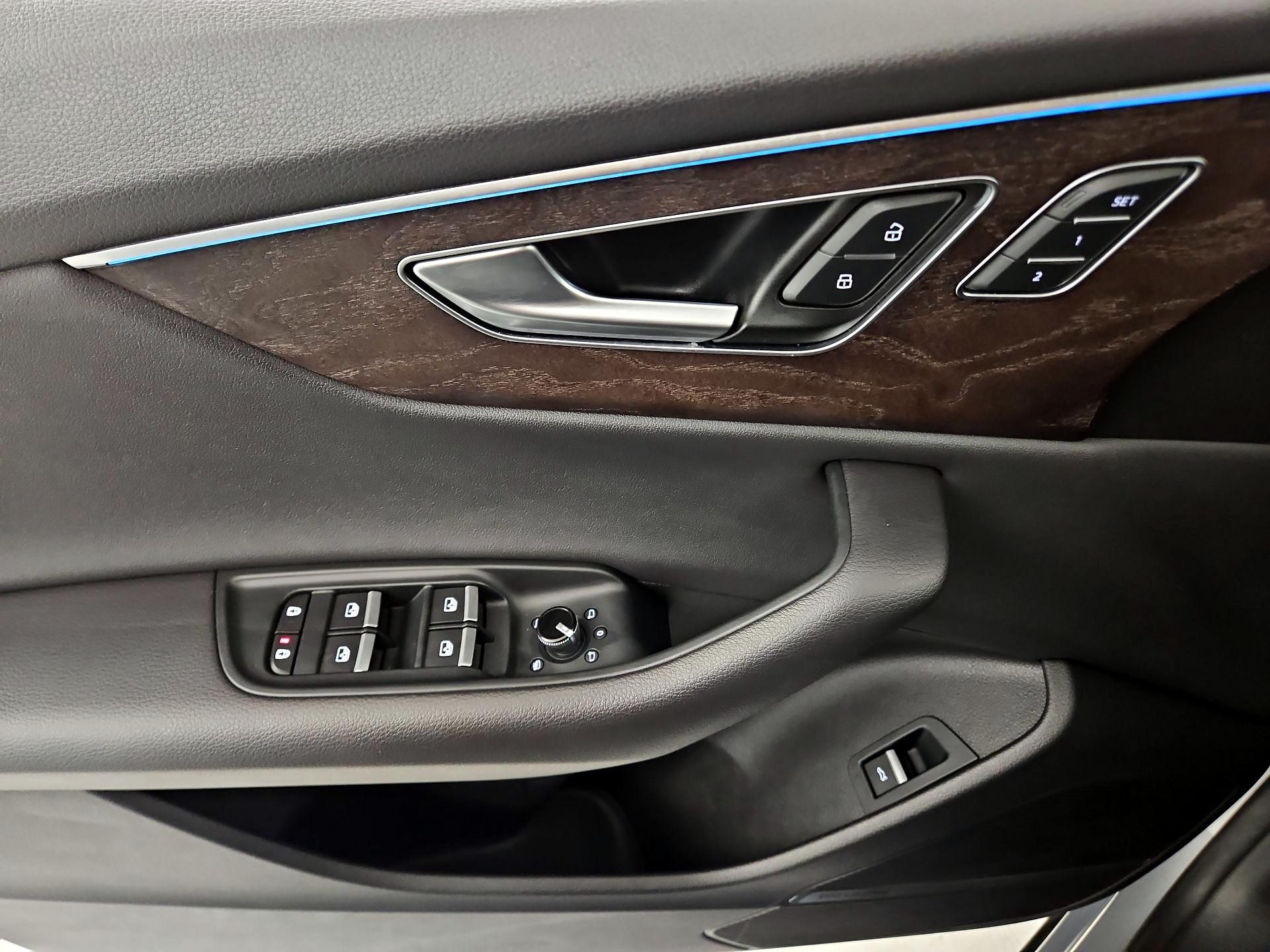 Thumbnail: 2020 Audi Q8 - 10