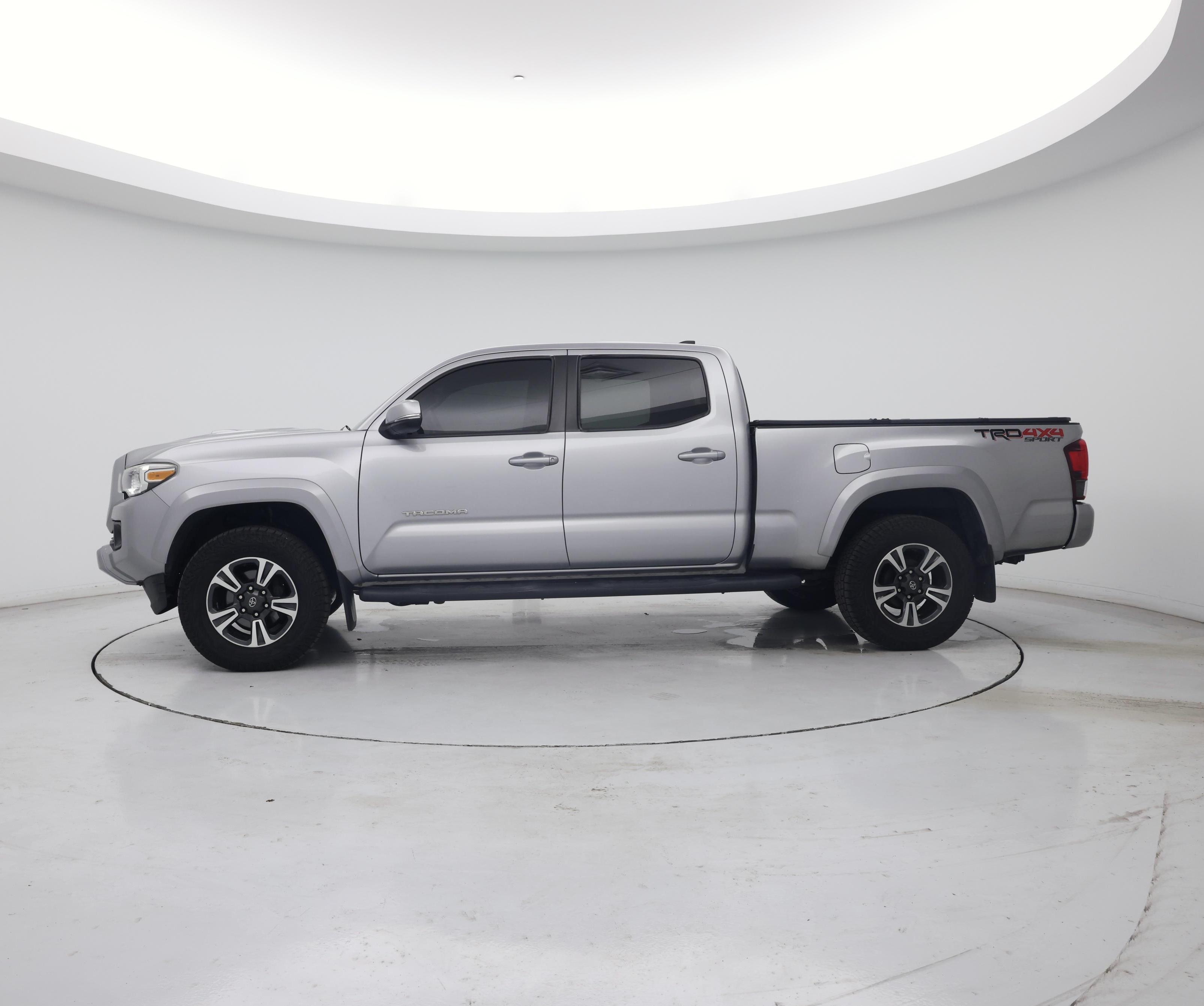 Thumbnail: 2018 Toyota Tacoma - 3